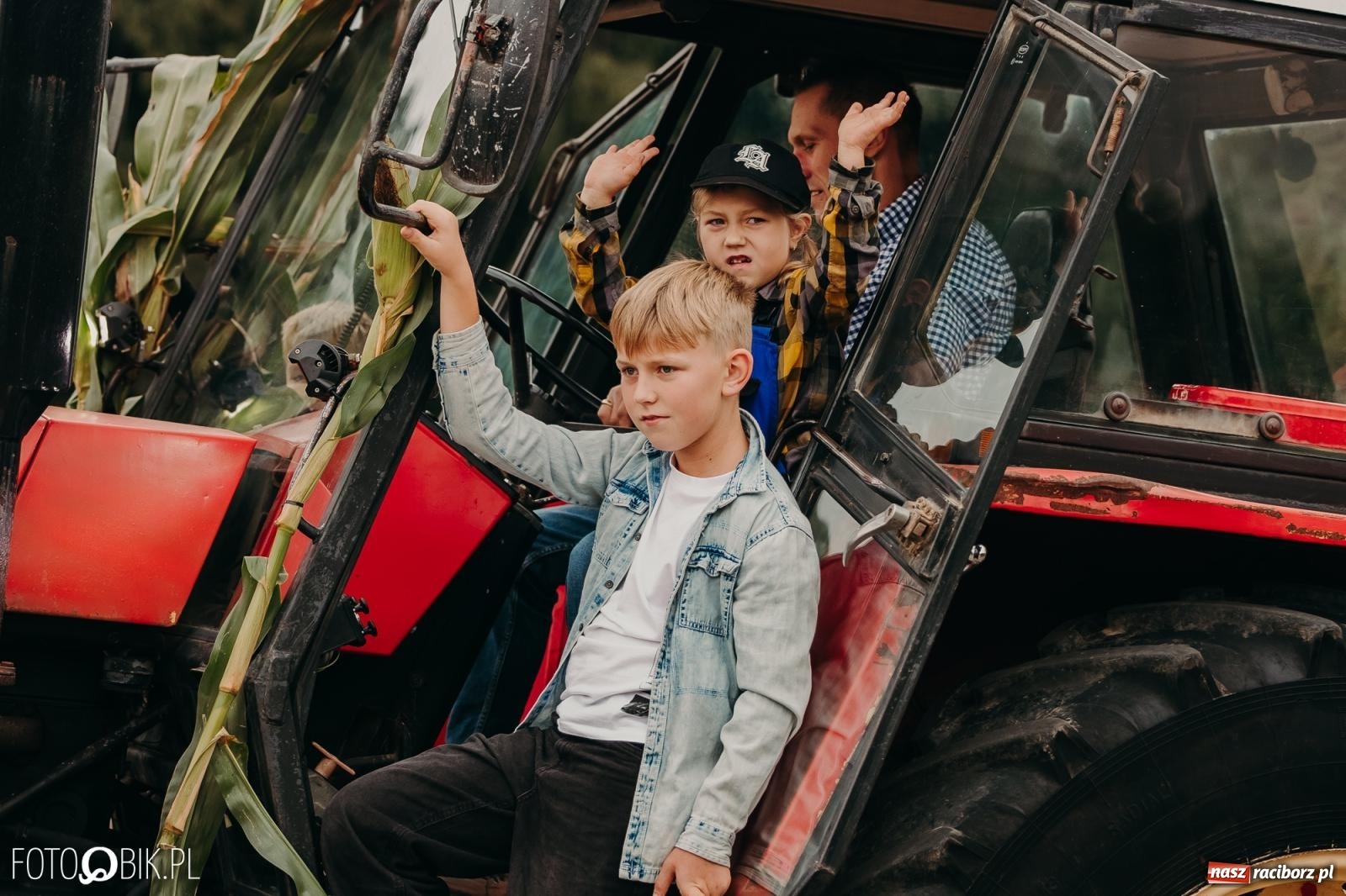 Zdjęcie w galerii na portalu naszraciborz.pl: Dożynki gminy Rudnik w Ponięcicach - korowód i otwarcie świetlicy wiadomości z regionu