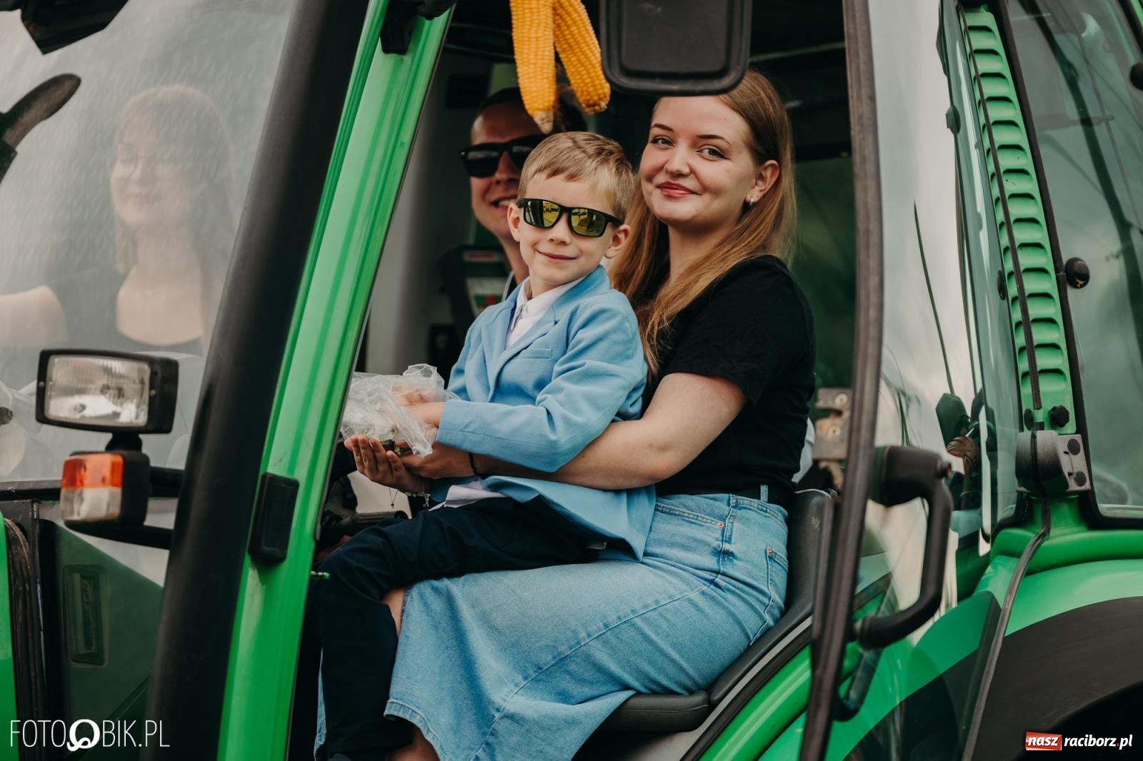 Zdjęcie w galerii na portalu naszraciborz.pl: Dożynki gminy Rudnik w Ponięcicach - korowód i otwarcie świetlicy wiadomości z regionu