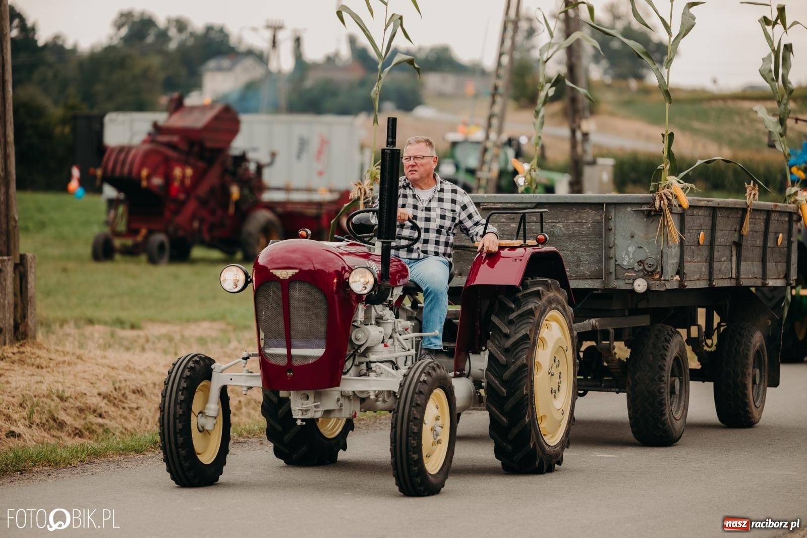 Zdjęcie w galerii na portalu naszraciborz.pl: Dożynki gminy Rudnik w Ponięcicach - korowód i otwarcie świetlicy wiadomości z regionu
