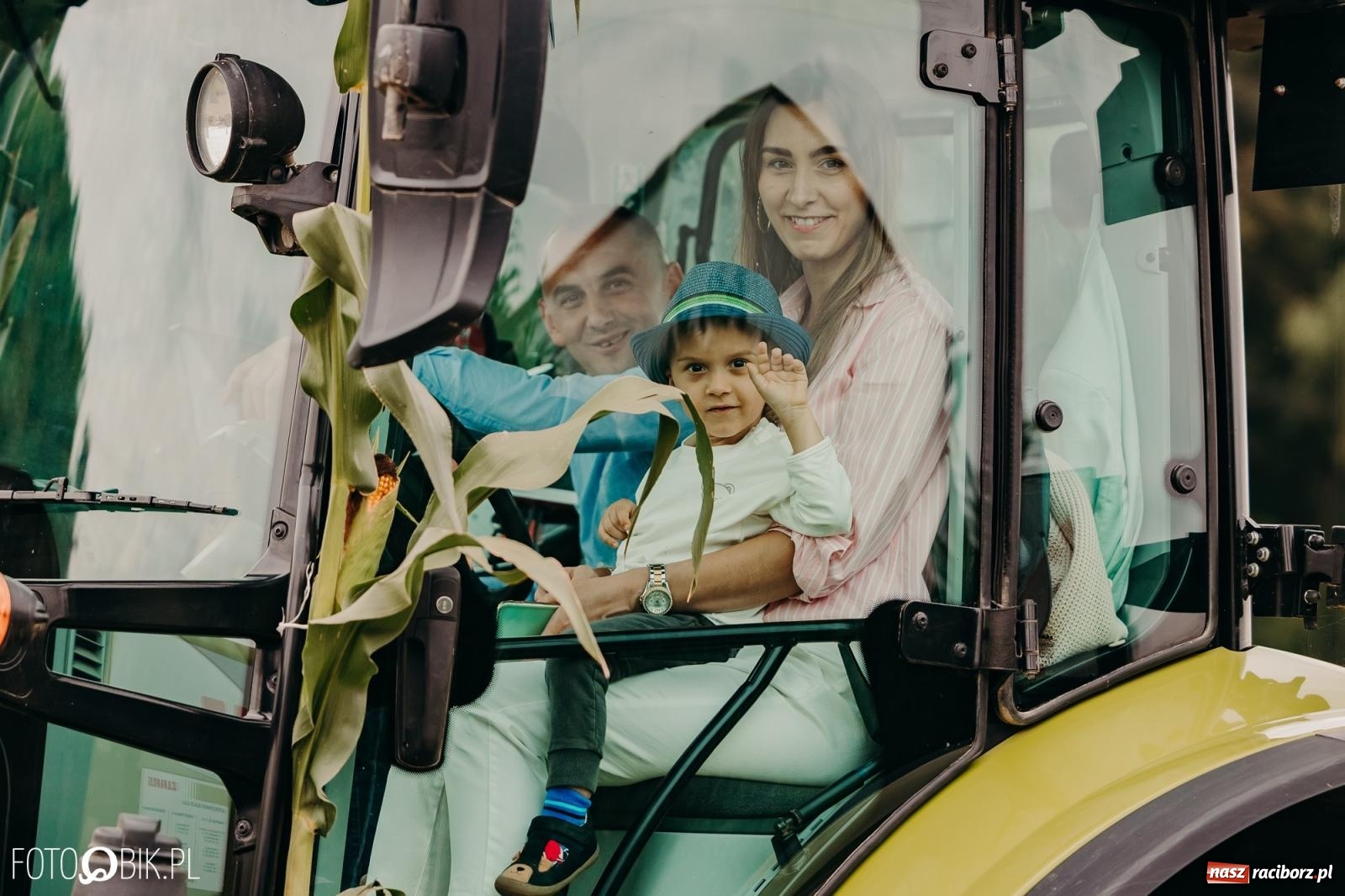 Zdjęcie w galerii na portalu naszraciborz.pl: Dożynki gminy Rudnik w Ponięcicach - korowód i otwarcie świetlicy wiadomości z regionu