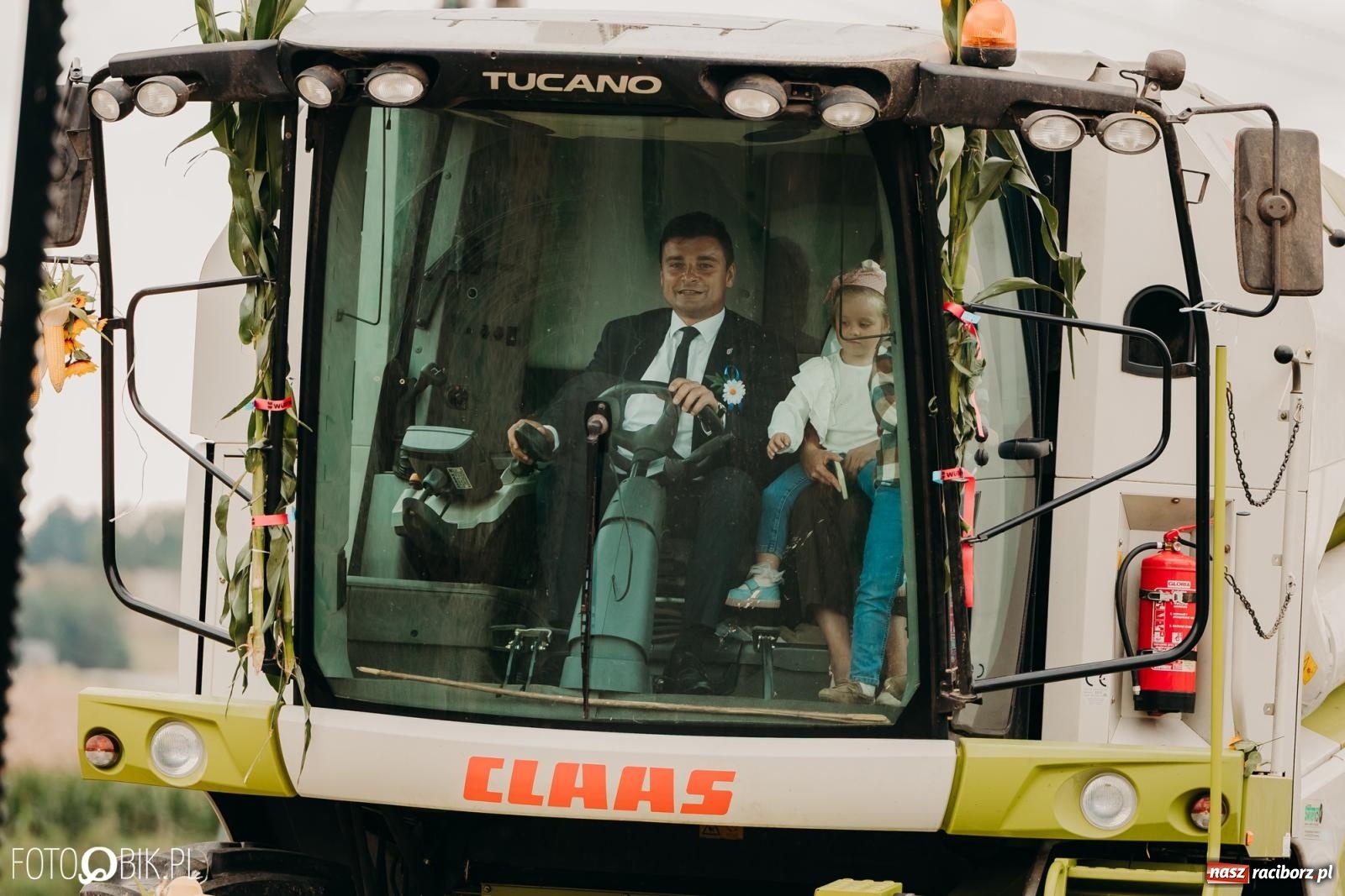 Zdjęcie w galerii na portalu naszraciborz.pl: Dożynki gminy Rudnik w Ponięcicach - korowód i otwarcie świetlicy wiadomości z regionu