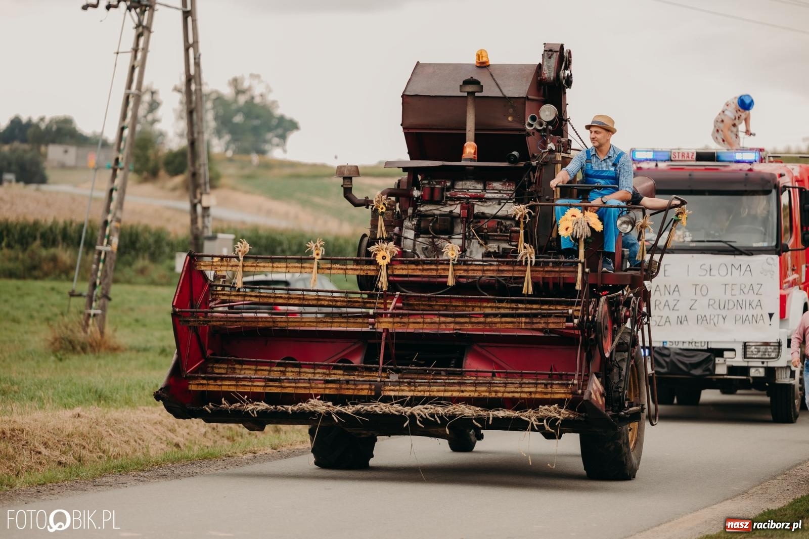 Zdjęcie w galerii na portalu naszraciborz.pl: Dożynki gminy Rudnik w Ponięcicach - korowód i otwarcie świetlicy wiadomości z regionu