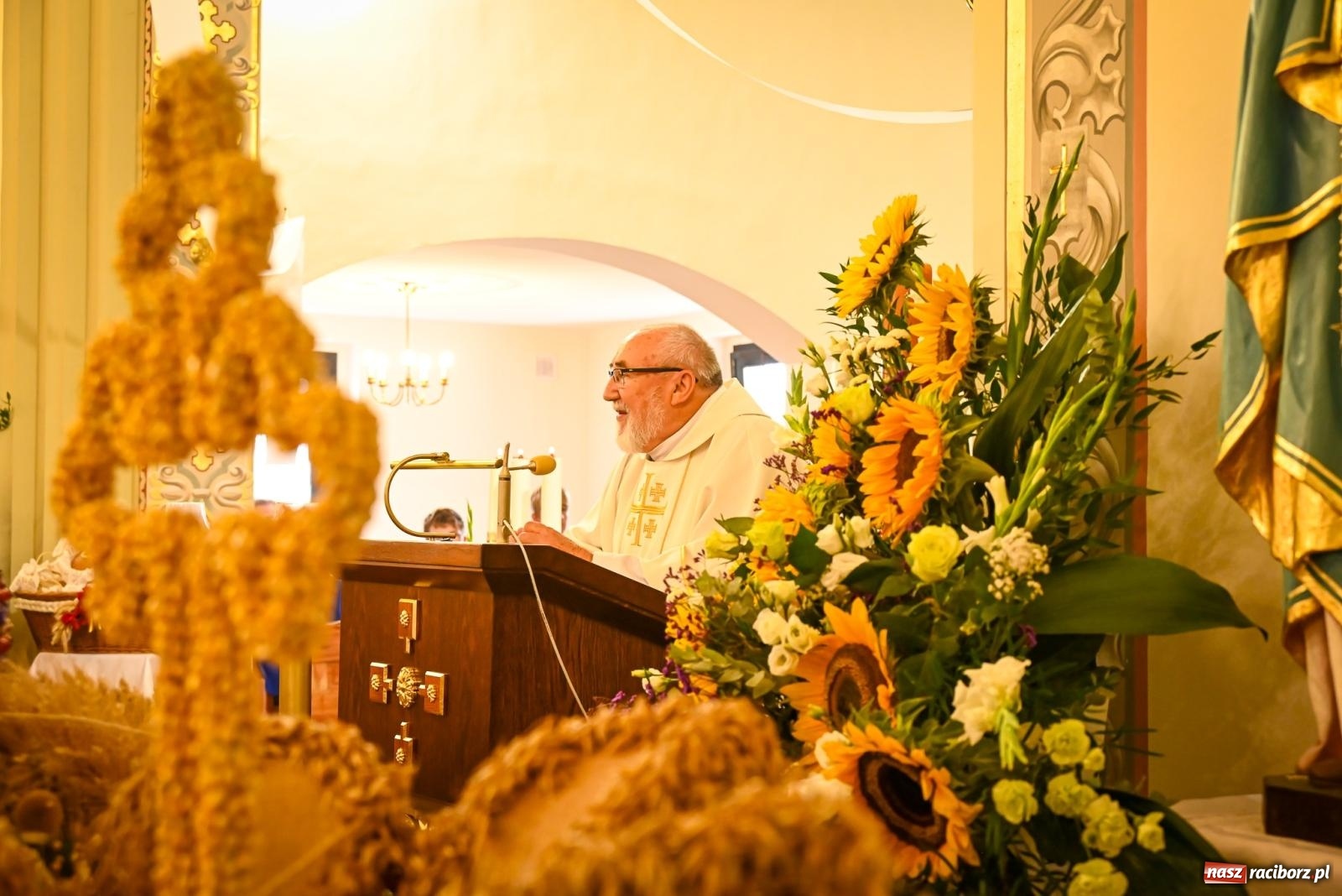 Zdjęcie w galerii na portalu naszraciborz.pl: Dożynki gminy Krzyżanowice w Owsiszczach. Imponujący korowód w międzynarodowym towarzystwie [FOTO i WIDEO] wiadomości z regionu