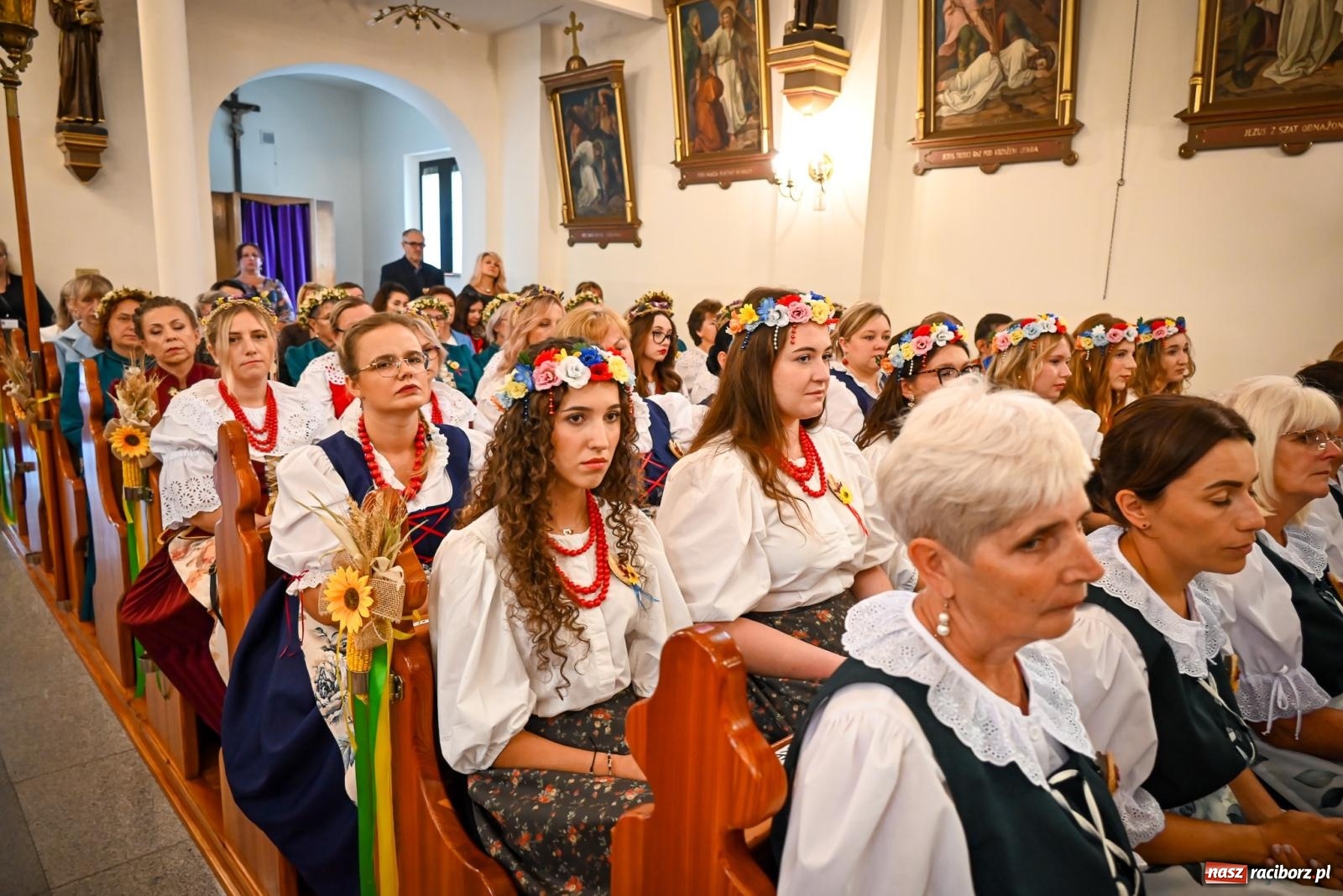 Zdjęcie w galerii na portalu naszraciborz.pl: Dożynki gminy Krzyżanowice w Owsiszczach. Imponujący korowód w międzynarodowym towarzystwie [FOTO i WIDEO] wiadomości z regionu