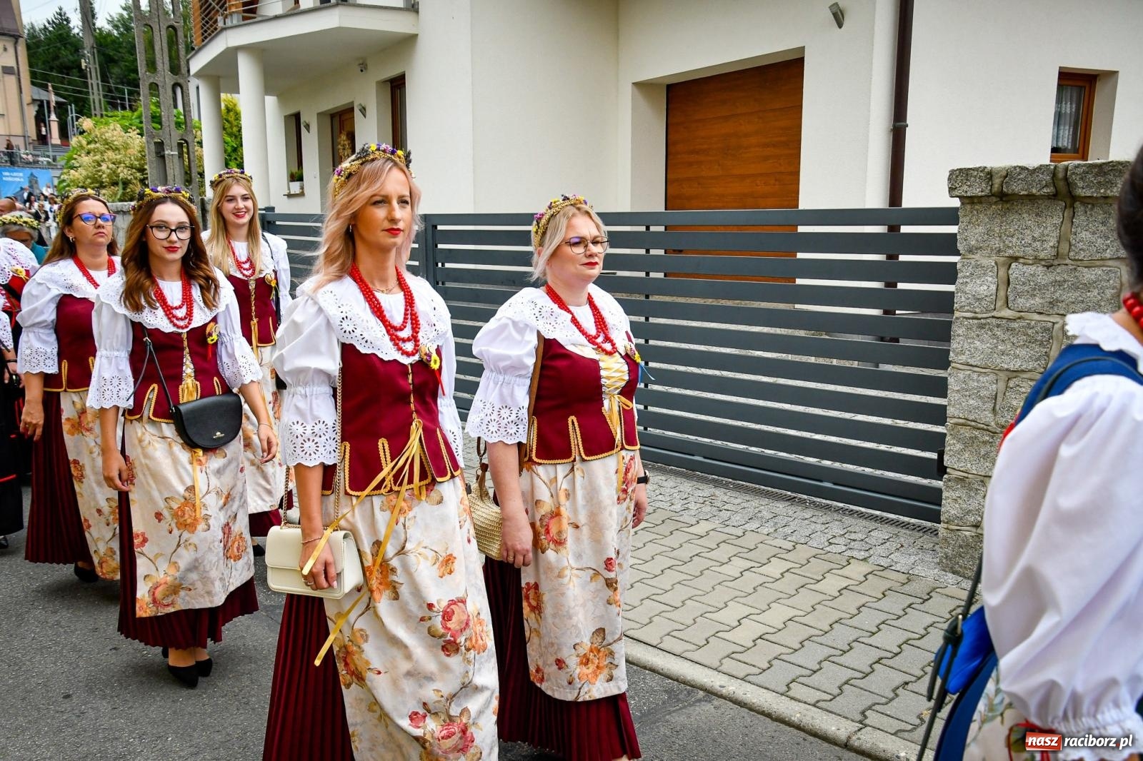 Zdjęcie w galerii na portalu naszraciborz.pl: Dożynki gminy Krzyżanowice w Owsiszczach. Imponujący korowód w międzynarodowym towarzystwie [FOTO i WIDEO] wiadomości z regionu
