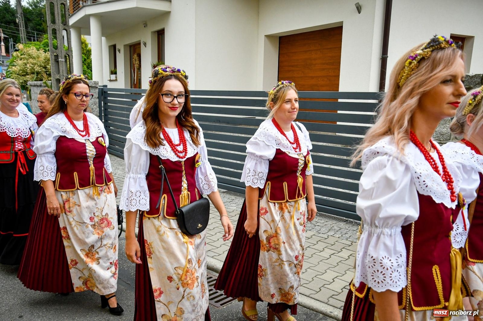 Zdjęcie w galerii na portalu naszraciborz.pl: Dożynki gminy Krzyżanowice w Owsiszczach. Imponujący korowód w międzynarodowym towarzystwie [FOTO i WIDEO] wiadomości z regionu