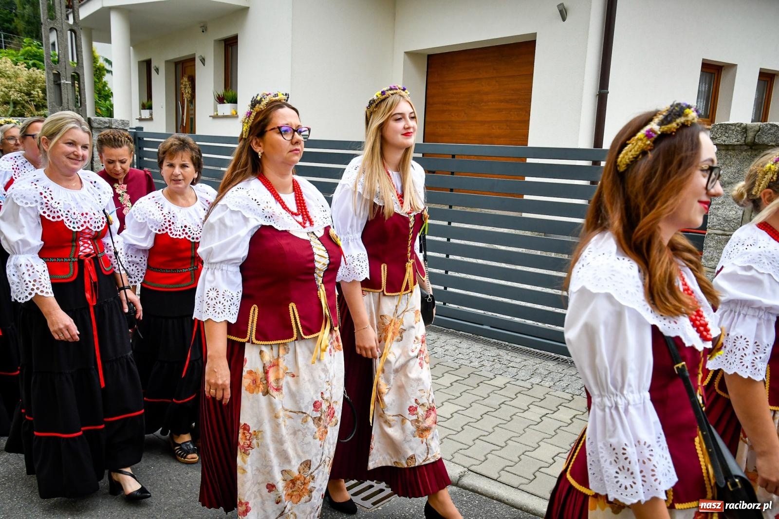 Zdjęcie w galerii na portalu naszraciborz.pl: Dożynki gminy Krzyżanowice w Owsiszczach. Imponujący korowód w międzynarodowym towarzystwie [FOTO i WIDEO] wiadomości z regionu