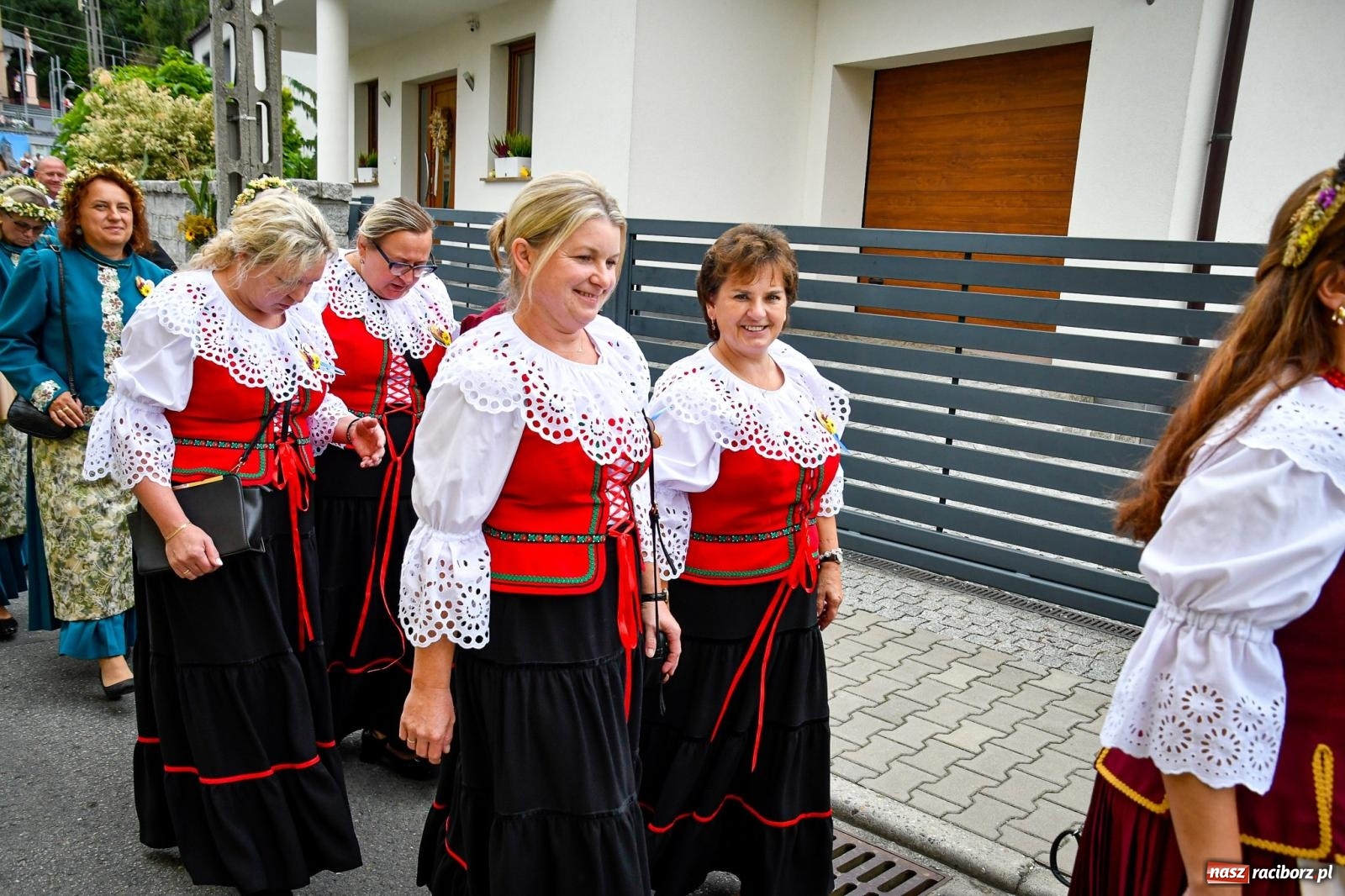 Zdjęcie w galerii na portalu naszraciborz.pl: Dożynki gminy Krzyżanowice w Owsiszczach. Imponujący korowód w międzynarodowym towarzystwie [FOTO i WIDEO] wiadomości z regionu