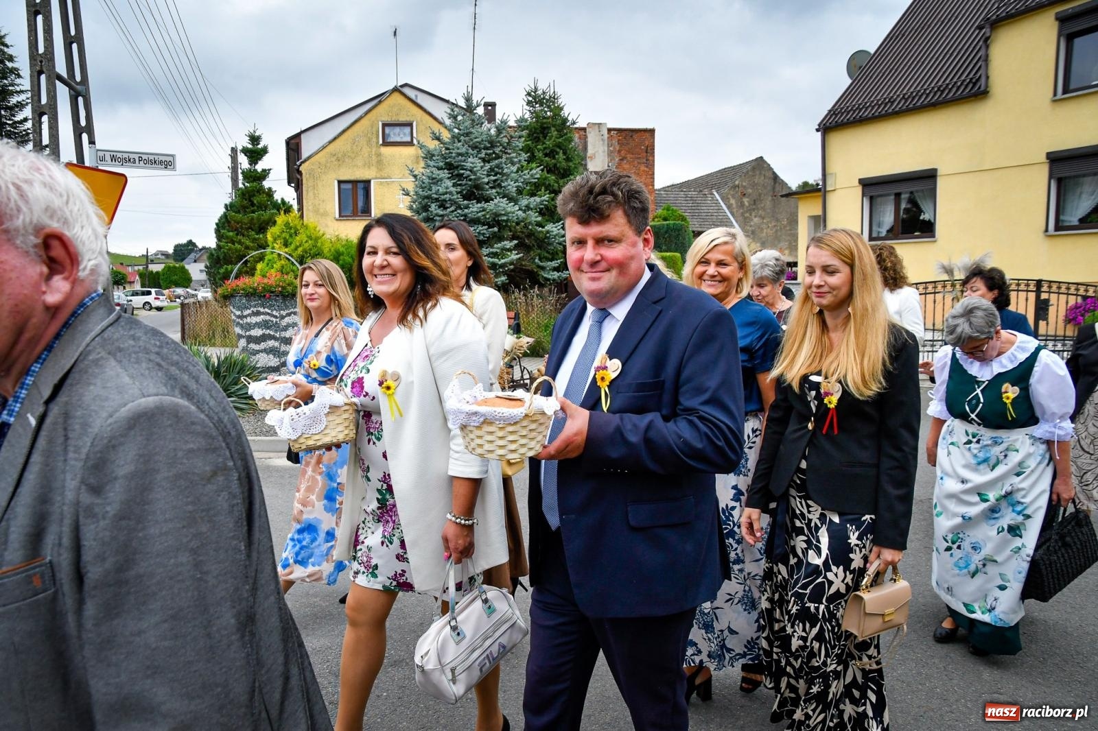 Zdjęcie w galerii na portalu naszraciborz.pl: Dożynki gminy Krzyżanowice w Owsiszczach. Imponujący korowód w międzynarodowym towarzystwie [FOTO i WIDEO] wiadomości z regionu