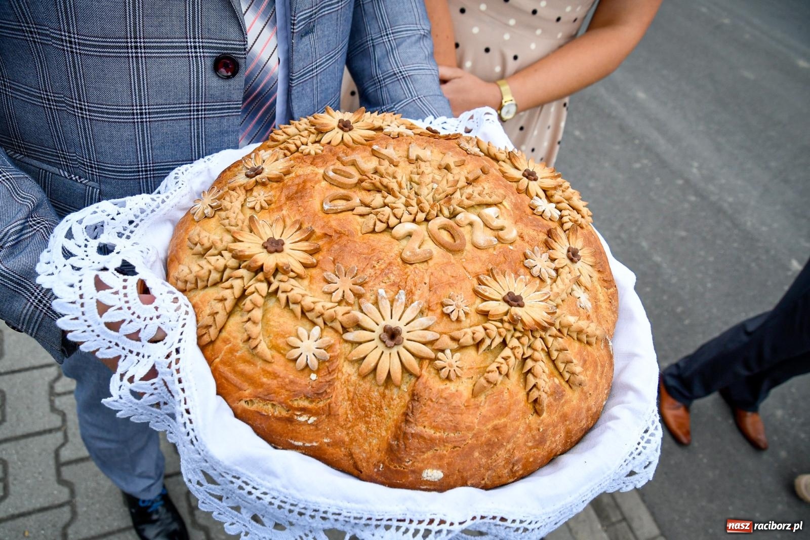 Zdjęcie w galerii na portalu naszraciborz.pl: Dożynki gminy Krzyżanowice w Owsiszczach. Imponujący korowód w międzynarodowym towarzystwie [FOTO i WIDEO] wiadomości z regionu