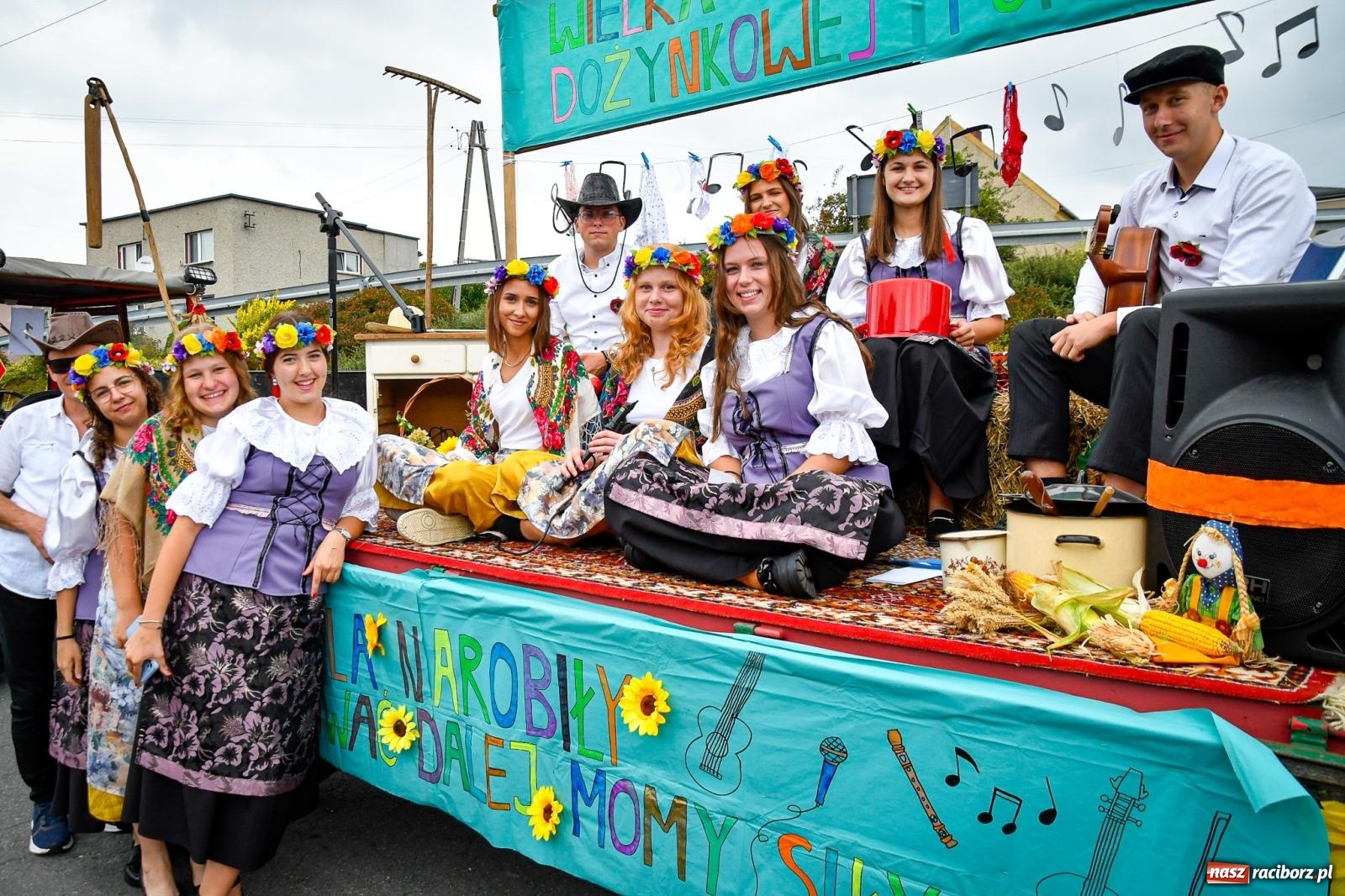 Zdjęcie w galerii na portalu naszraciborz.pl: Dożynki gminy Krzyżanowice w Owsiszczach. Imponujący korowód w międzynarodowym towarzystwie [FOTO i WIDEO] wiadomości z regionu