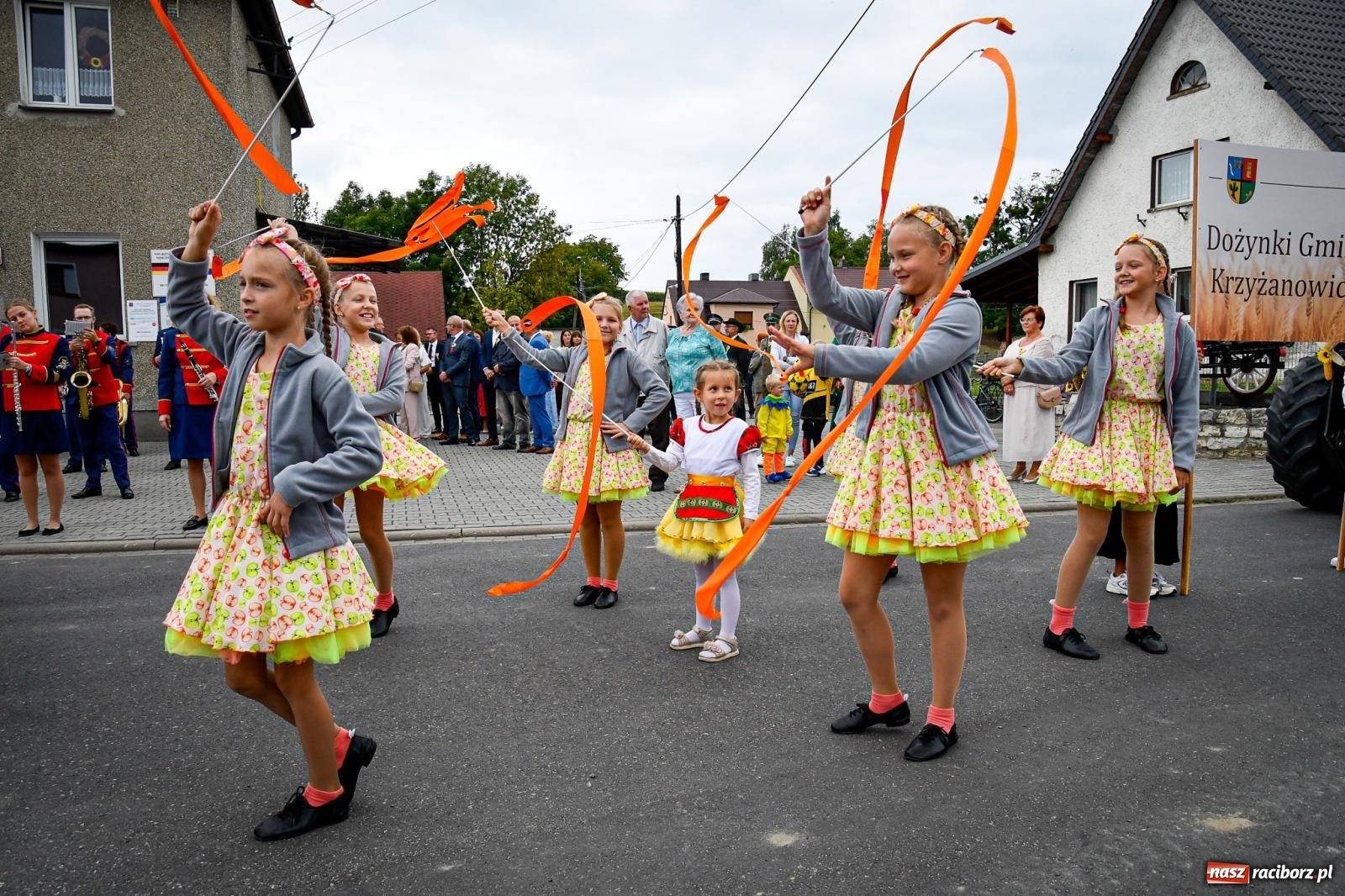 Zdjęcie w galerii na portalu naszraciborz.pl: Dożynki gminy Krzyżanowice w Owsiszczach. Imponujący korowód w międzynarodowym towarzystwie [FOTO i WIDEO] wiadomości z regionu