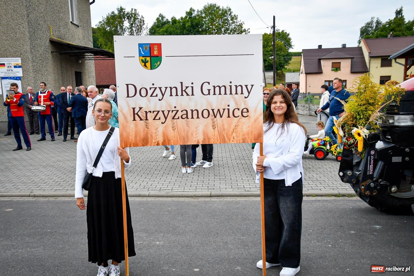 Zdjęcie w galerii na portalu naszraciborz.pl: Dożynki gminy Krzyżanowice w Owsiszczach. Imponujący korowód w międzynarodowym towarzystwie [FOTO i WIDEO] wiadomości z regionu
