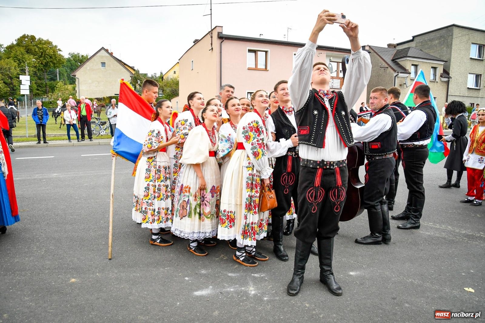 Zdjęcie w galerii na portalu naszraciborz.pl: Dożynki gminy Krzyżanowice w Owsiszczach. Imponujący korowód w międzynarodowym towarzystwie [FOTO i WIDEO] wiadomości z regionu