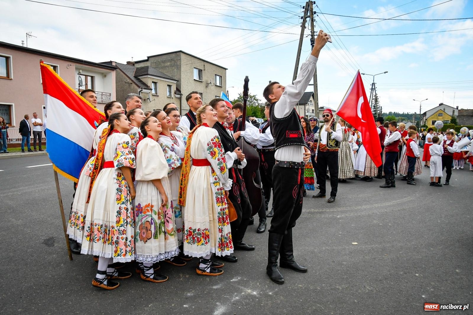 Zdjęcie w galerii na portalu naszraciborz.pl: Dożynki gminy Krzyżanowice w Owsiszczach. Imponujący korowód w międzynarodowym towarzystwie [FOTO i WIDEO] wiadomości z regionu