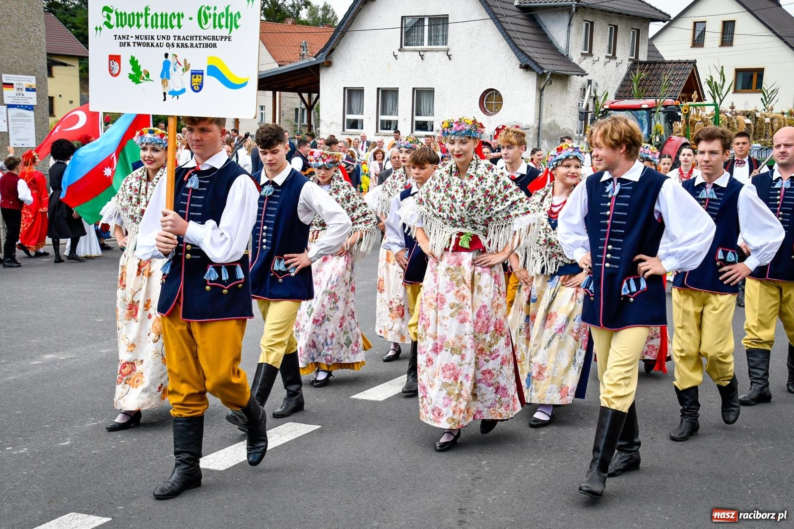 Zdjęcie w galerii na portalu naszraciborz.pl: Dożynki gminy Krzyżanowice w Owsiszczach. Imponujący korowód w międzynarodowym towarzystwie [FOTO i WIDEO] wiadomości z regionu