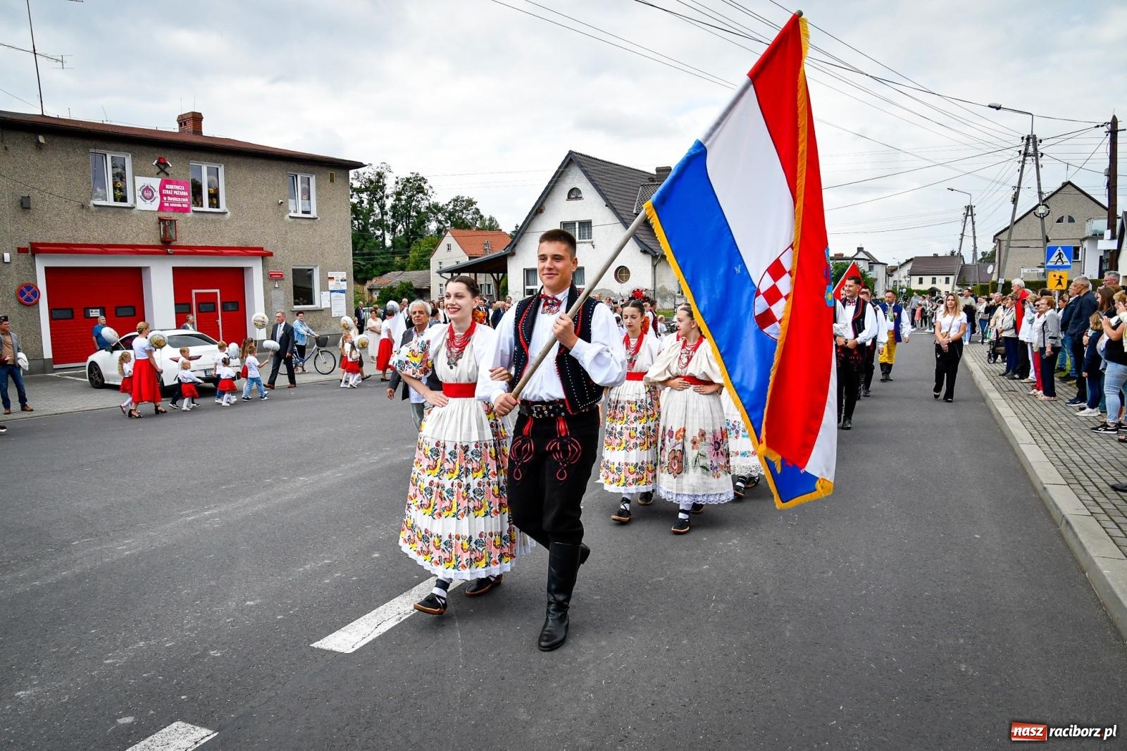 Zdjęcie w galerii na portalu naszraciborz.pl: Dożynki gminy Krzyżanowice w Owsiszczach. Imponujący korowód w międzynarodowym towarzystwie [FOTO i WIDEO] wiadomości z regionu
