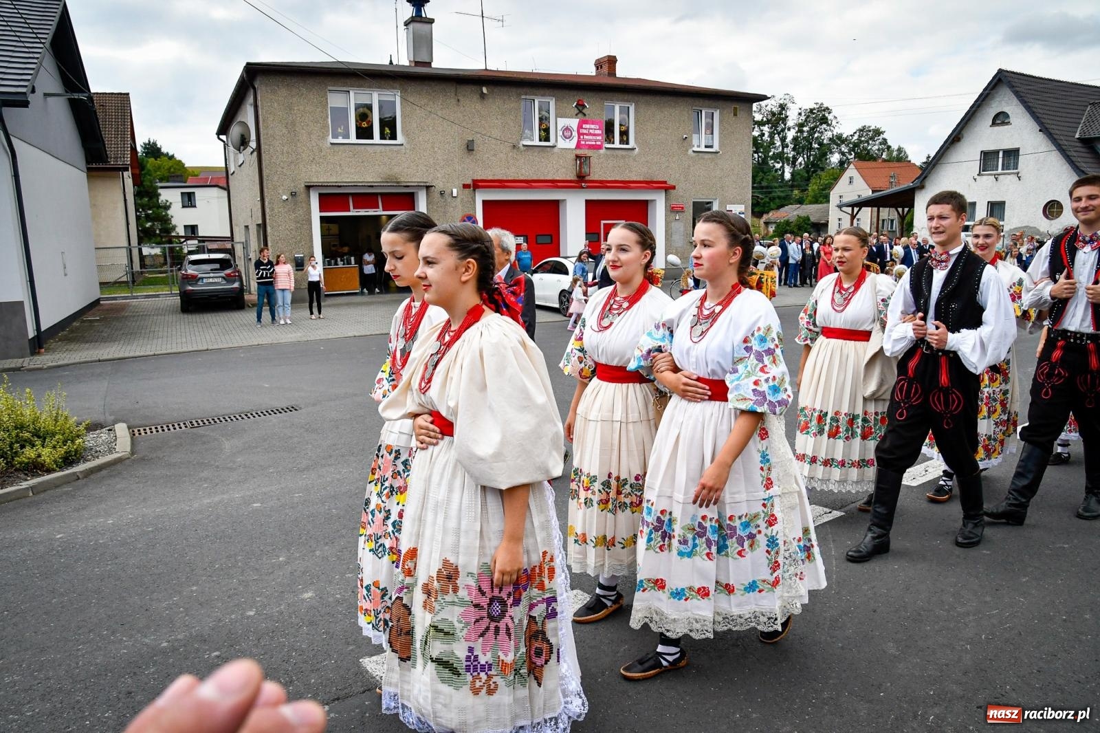 Zdjęcie w galerii na portalu naszraciborz.pl: Dożynki gminy Krzyżanowice w Owsiszczach. Imponujący korowód w międzynarodowym towarzystwie [FOTO i WIDEO] wiadomości z regionu