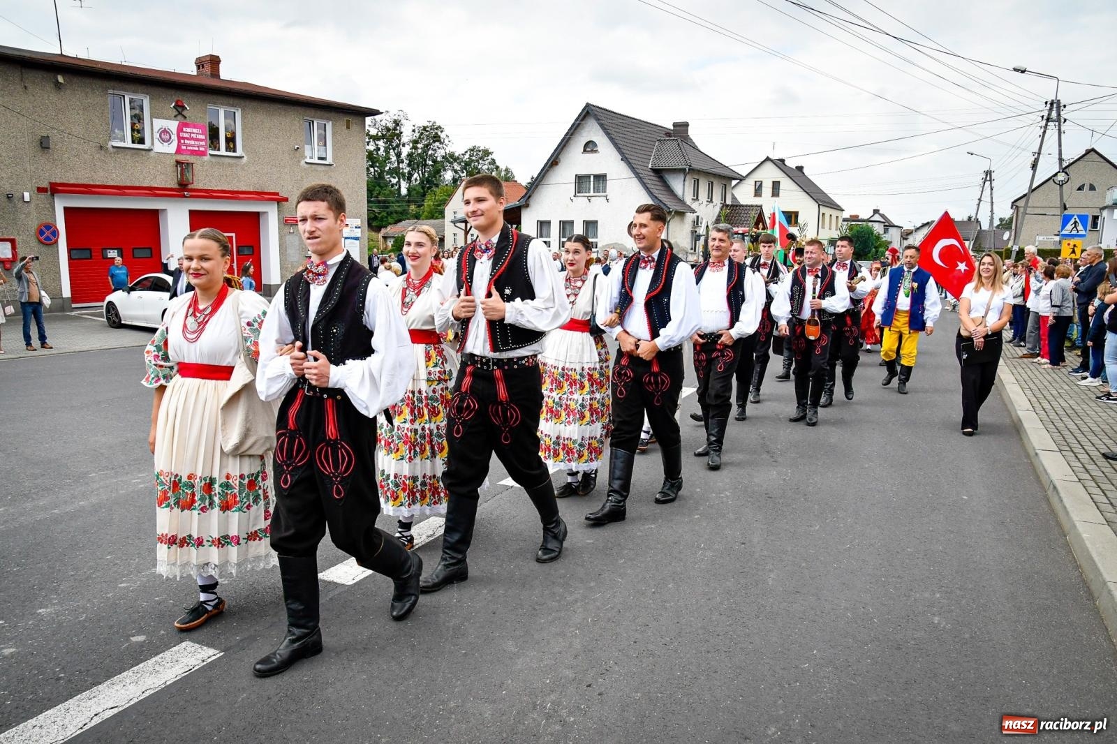 Zdjęcie w galerii na portalu naszraciborz.pl: Dożynki gminy Krzyżanowice w Owsiszczach. Imponujący korowód w międzynarodowym towarzystwie [FOTO i WIDEO] wiadomości z regionu