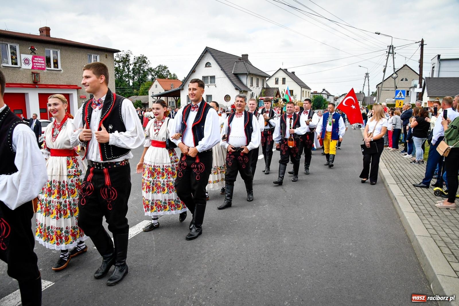 Zdjęcie w galerii na portalu naszraciborz.pl: Dożynki gminy Krzyżanowice w Owsiszczach. Imponujący korowód w międzynarodowym towarzystwie [FOTO i WIDEO] wiadomości z regionu