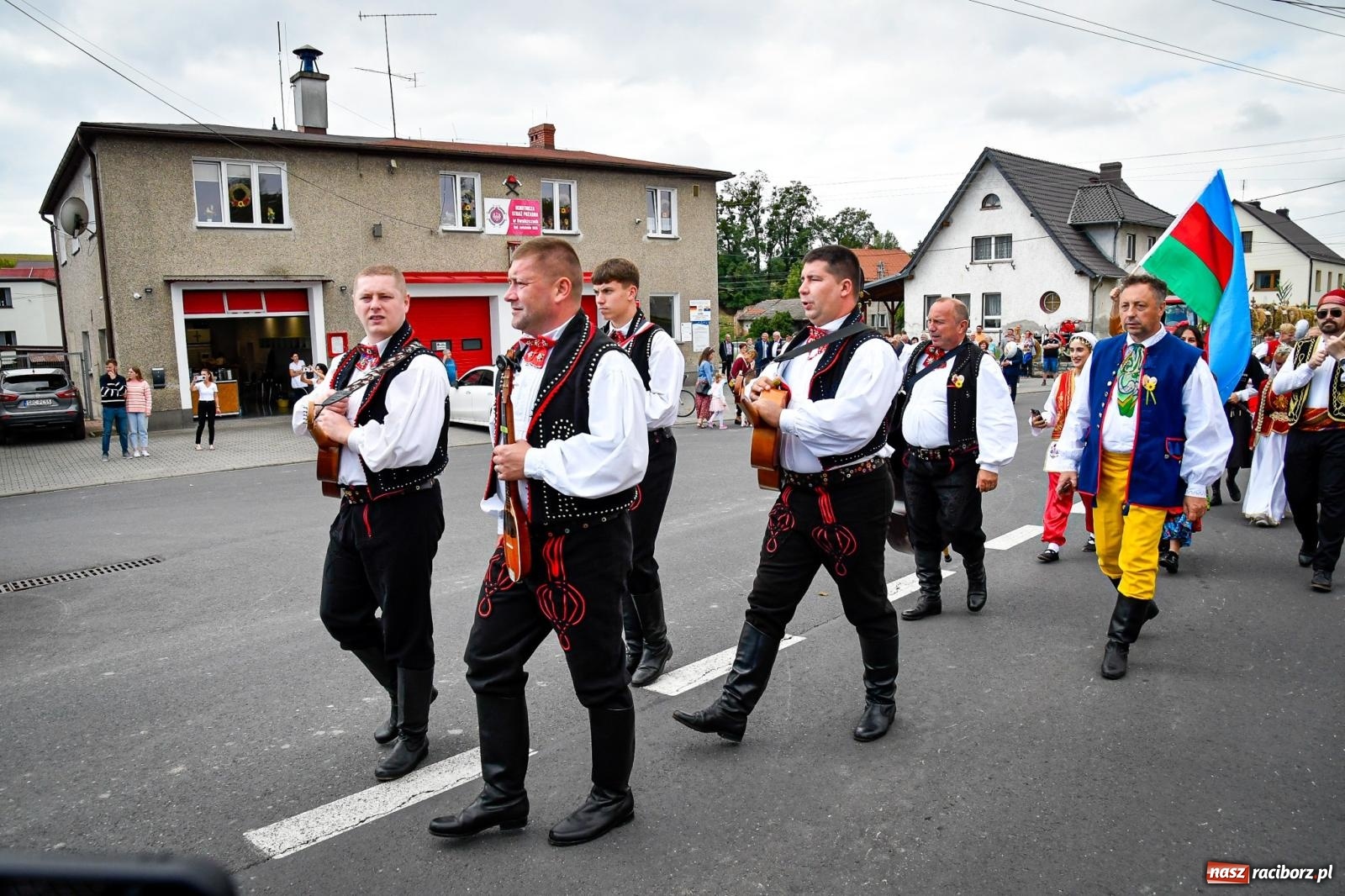 Zdjęcie w galerii na portalu naszraciborz.pl: Dożynki gminy Krzyżanowice w Owsiszczach. Imponujący korowód w międzynarodowym towarzystwie [FOTO i WIDEO] wiadomości z regionu