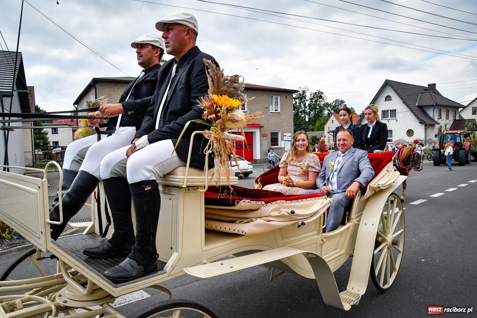Zdjęcie w galerii na portalu naszraciborz.pl: Dożynki gminy Krzyżanowice w Owsiszczach. Imponujący korowód w międzynarodowym towarzystwie [FOTO i WIDEO] wiadomości z regionu