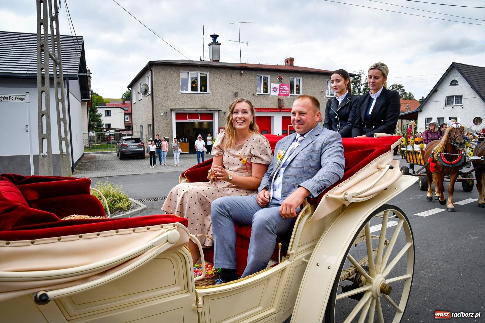 Zdjęcie w galerii na portalu naszraciborz.pl: Dożynki gminy Krzyżanowice w Owsiszczach. Imponujący korowód w międzynarodowym towarzystwie [FOTO i WIDEO] wiadomości z regionu