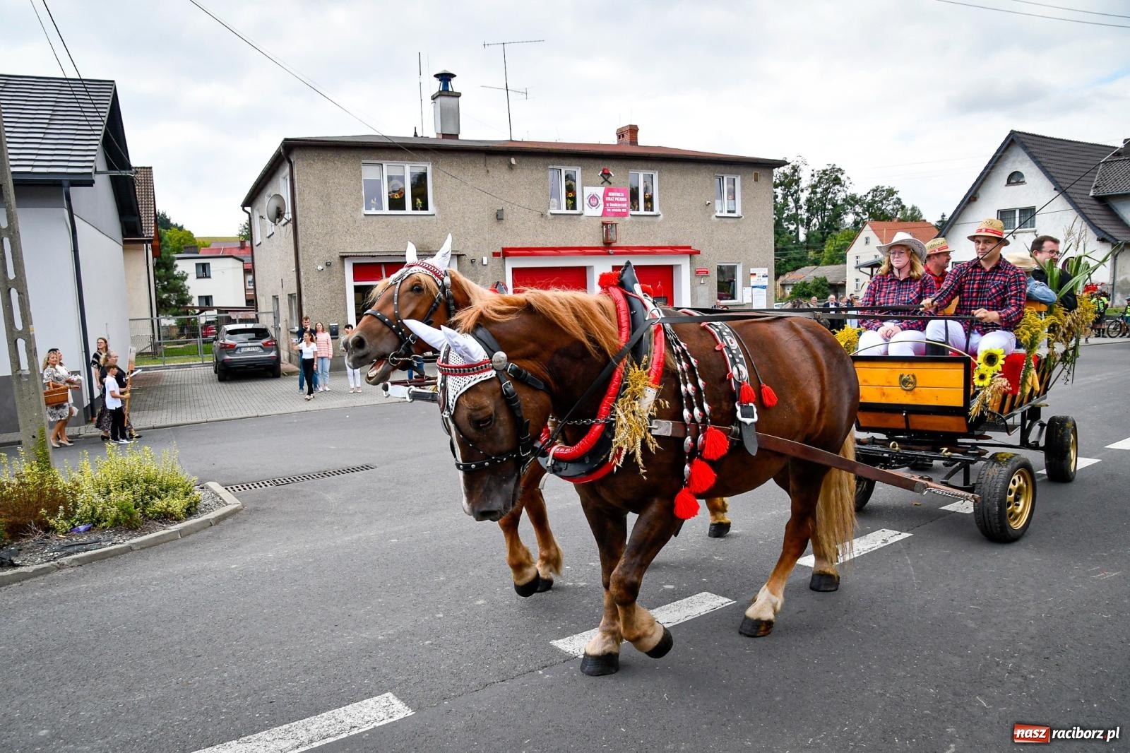 Zdjęcie w galerii na portalu naszraciborz.pl: Dożynki gminy Krzyżanowice w Owsiszczach. Imponujący korowód w międzynarodowym towarzystwie [FOTO i WIDEO] wiadomości z regionu
