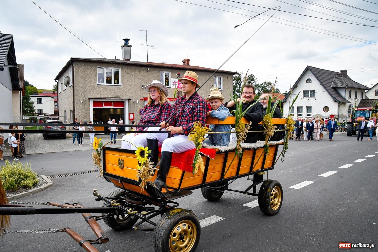 Zdjęcie w galerii na portalu naszraciborz.pl: Dożynki gminy Krzyżanowice w Owsiszczach. Imponujący korowód w międzynarodowym towarzystwie [FOTO i WIDEO] wiadomości z regionu