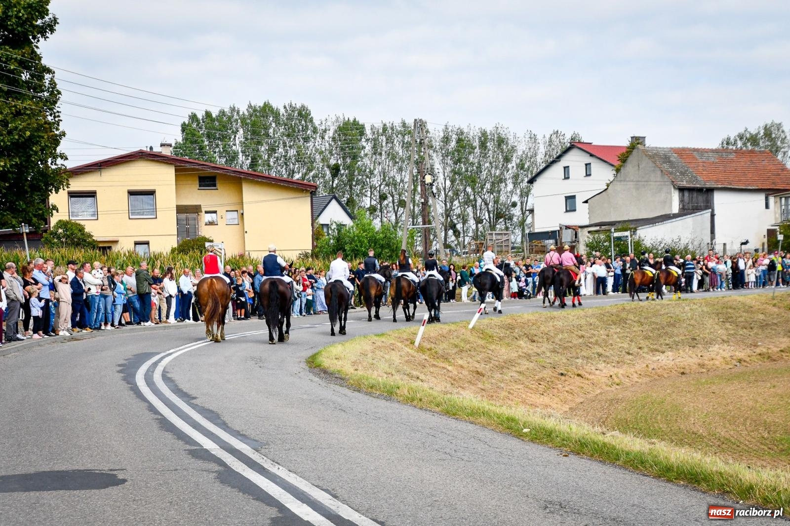 Zdjęcie w galerii na portalu naszraciborz.pl: Dożynki gminy Krzyżanowice w Owsiszczach. Imponujący korowód w międzynarodowym towarzystwie [FOTO i WIDEO] wiadomości z regionu
