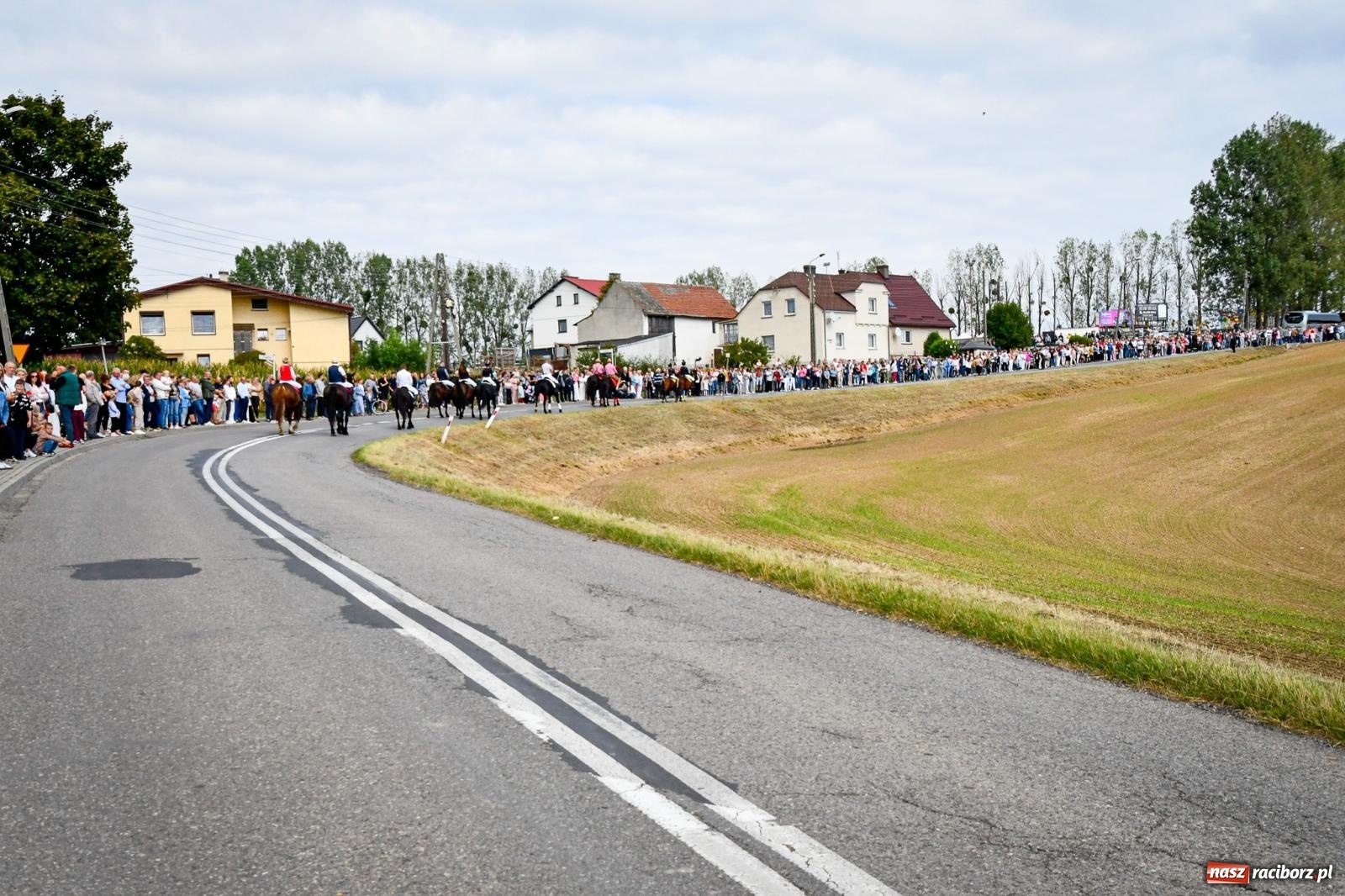 Zdjęcie w galerii na portalu naszraciborz.pl: Dożynki gminy Krzyżanowice w Owsiszczach. Imponujący korowód w międzynarodowym towarzystwie [FOTO i WIDEO] wiadomości z regionu