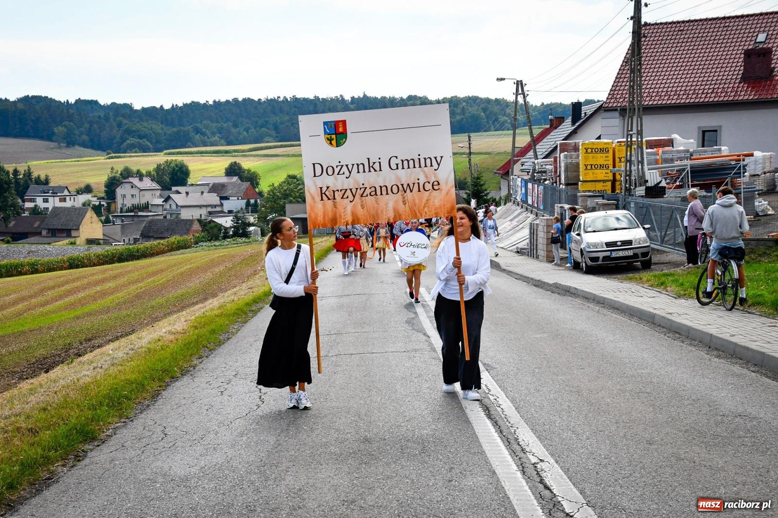 Zdjęcie w galerii na portalu naszraciborz.pl: Dożynki gminy Krzyżanowice w Owsiszczach. Imponujący korowód w międzynarodowym towarzystwie [FOTO i WIDEO] wiadomości z regionu