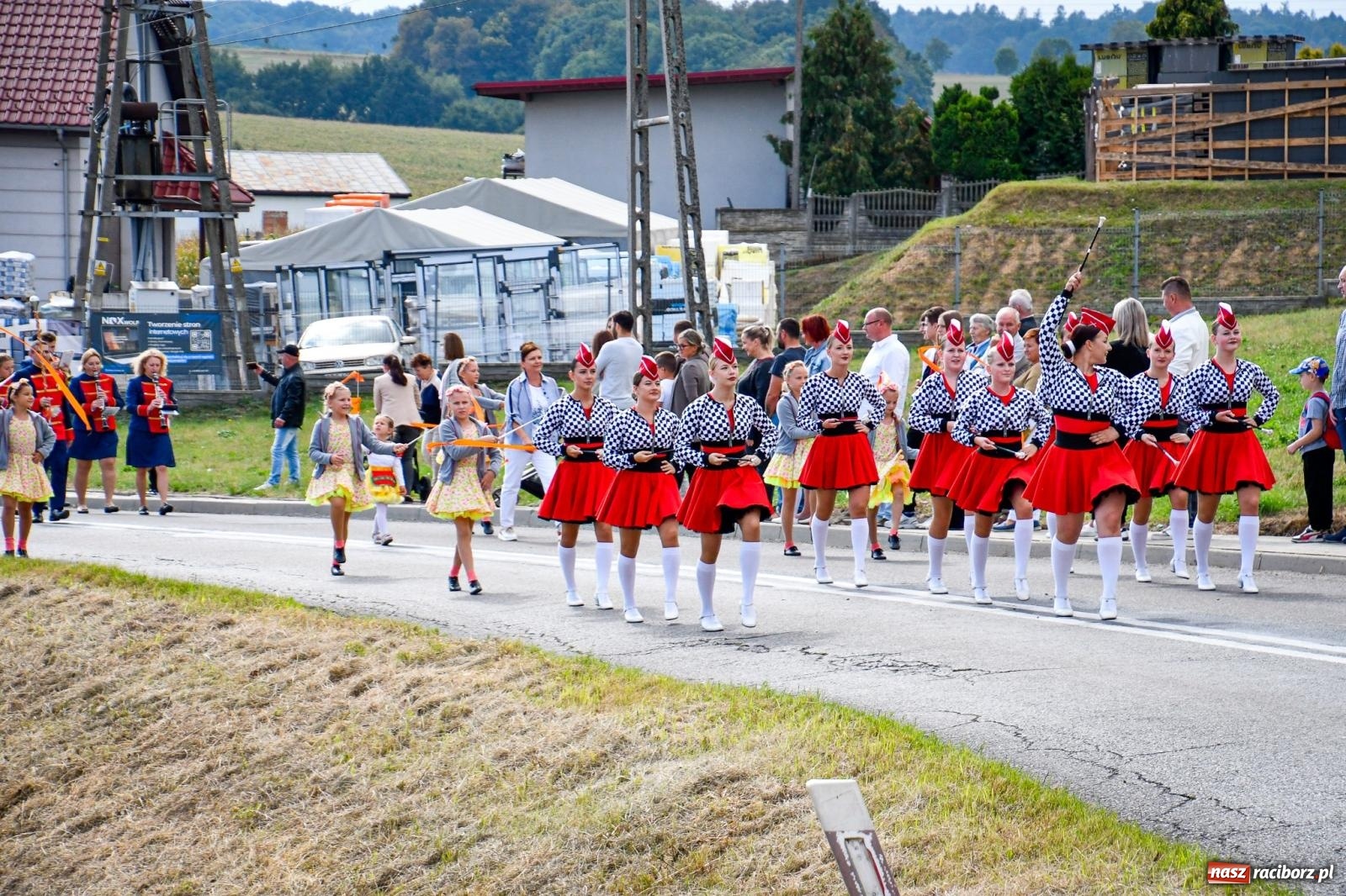 Zdjęcie w galerii na portalu naszraciborz.pl: Dożynki gminy Krzyżanowice w Owsiszczach. Imponujący korowód w międzynarodowym towarzystwie [FOTO i WIDEO] wiadomości z regionu