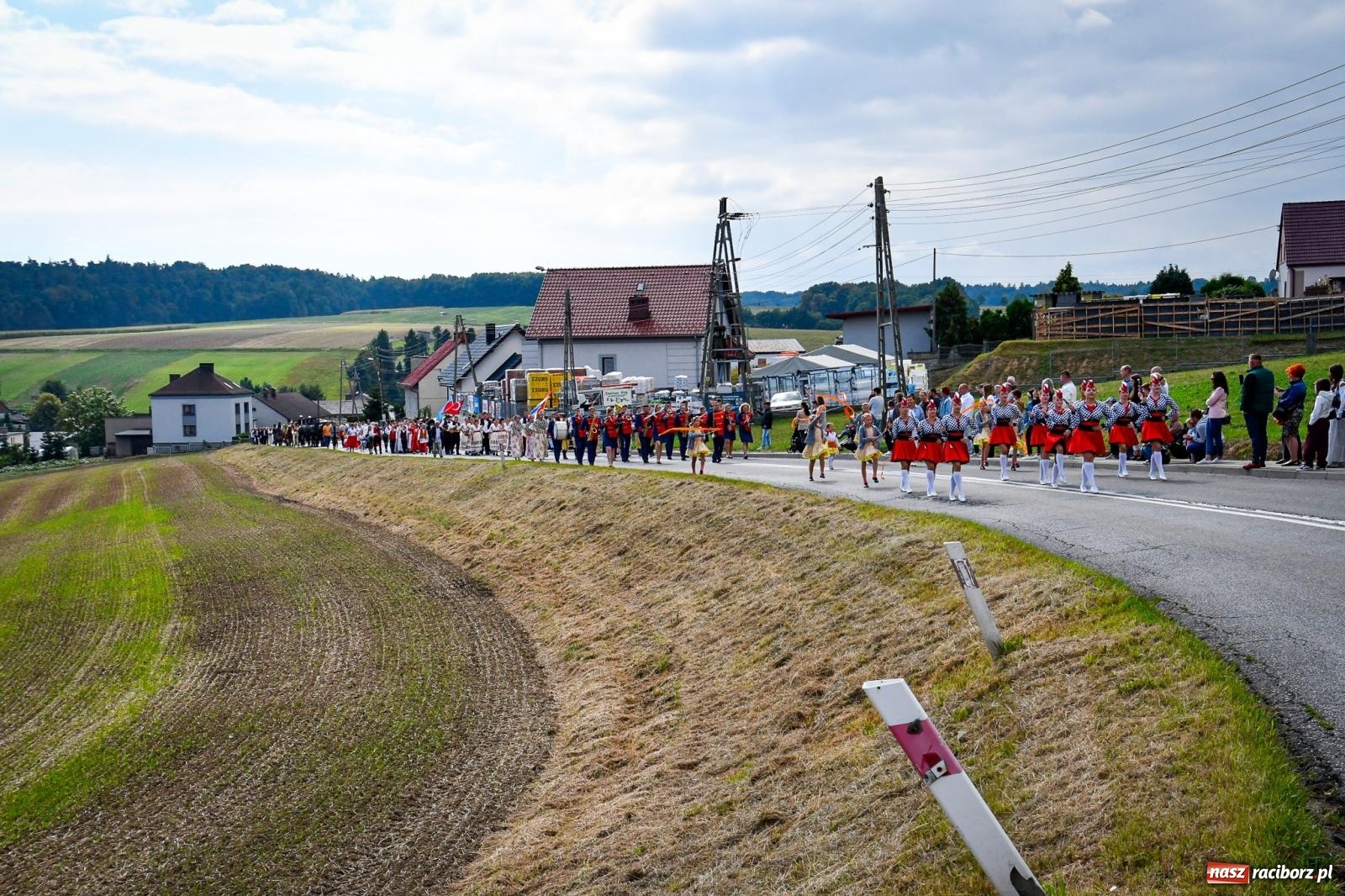 Zdjęcie w galerii na portalu naszraciborz.pl: Dożynki gminy Krzyżanowice w Owsiszczach. Imponujący korowód w międzynarodowym towarzystwie [FOTO i WIDEO] wiadomości z regionu