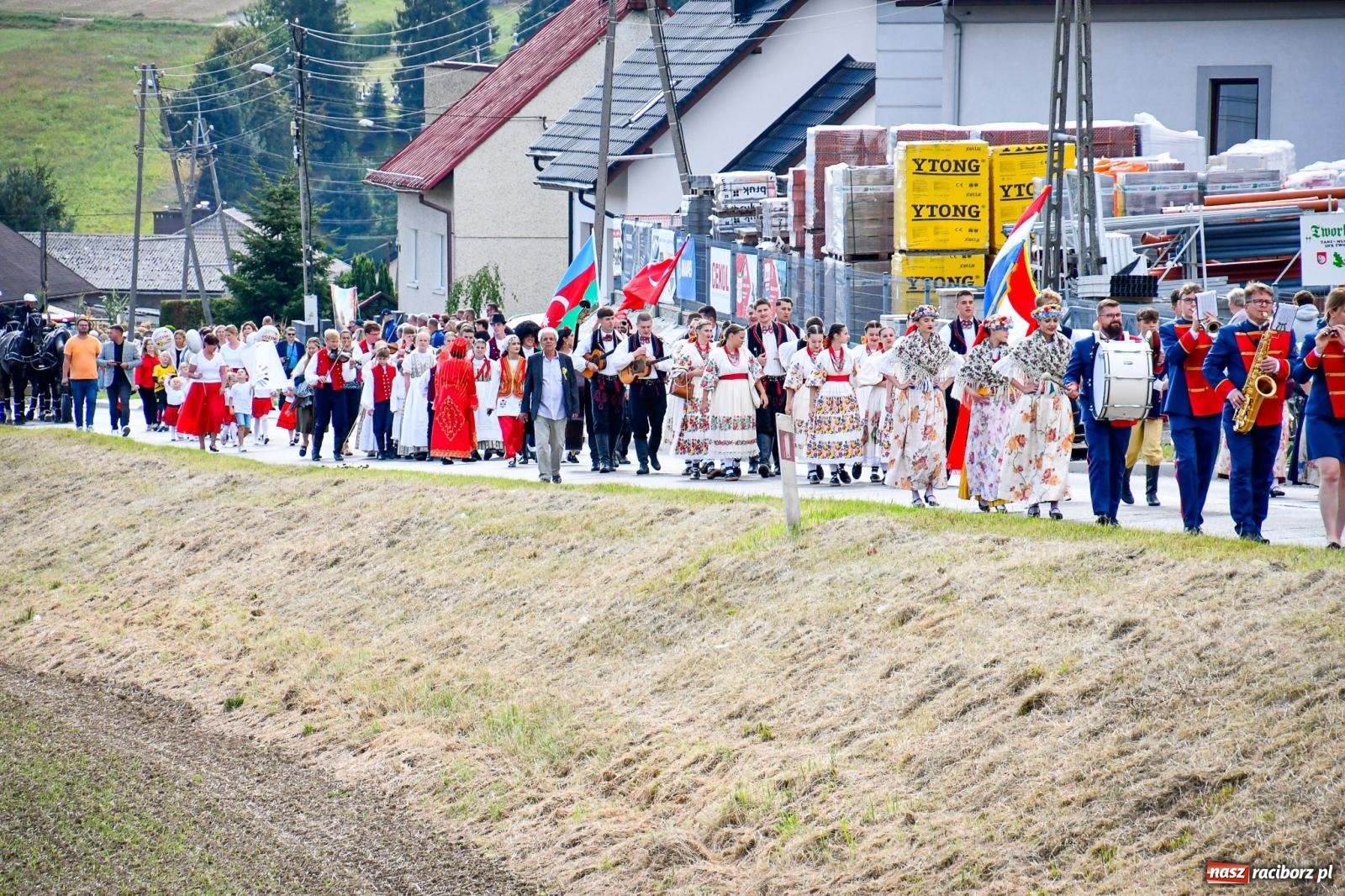 Zdjęcie w galerii na portalu naszraciborz.pl: Dożynki gminy Krzyżanowice w Owsiszczach. Imponujący korowód w międzynarodowym towarzystwie [FOTO i WIDEO] wiadomości z regionu