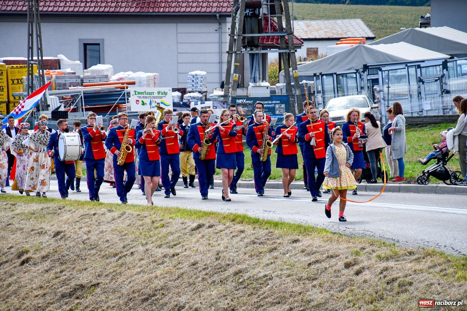 Zdjęcie w galerii na portalu naszraciborz.pl: Dożynki gminy Krzyżanowice w Owsiszczach. Imponujący korowód w międzynarodowym towarzystwie [FOTO i WIDEO] wiadomości z regionu