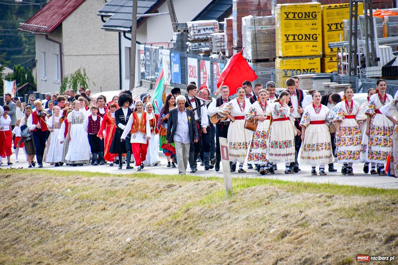 Zdjęcie w galerii na portalu naszraciborz.pl: Dożynki gminy Krzyżanowice w Owsiszczach. Imponujący korowód w międzynarodowym towarzystwie [FOTO i WIDEO] wiadomości z regionu