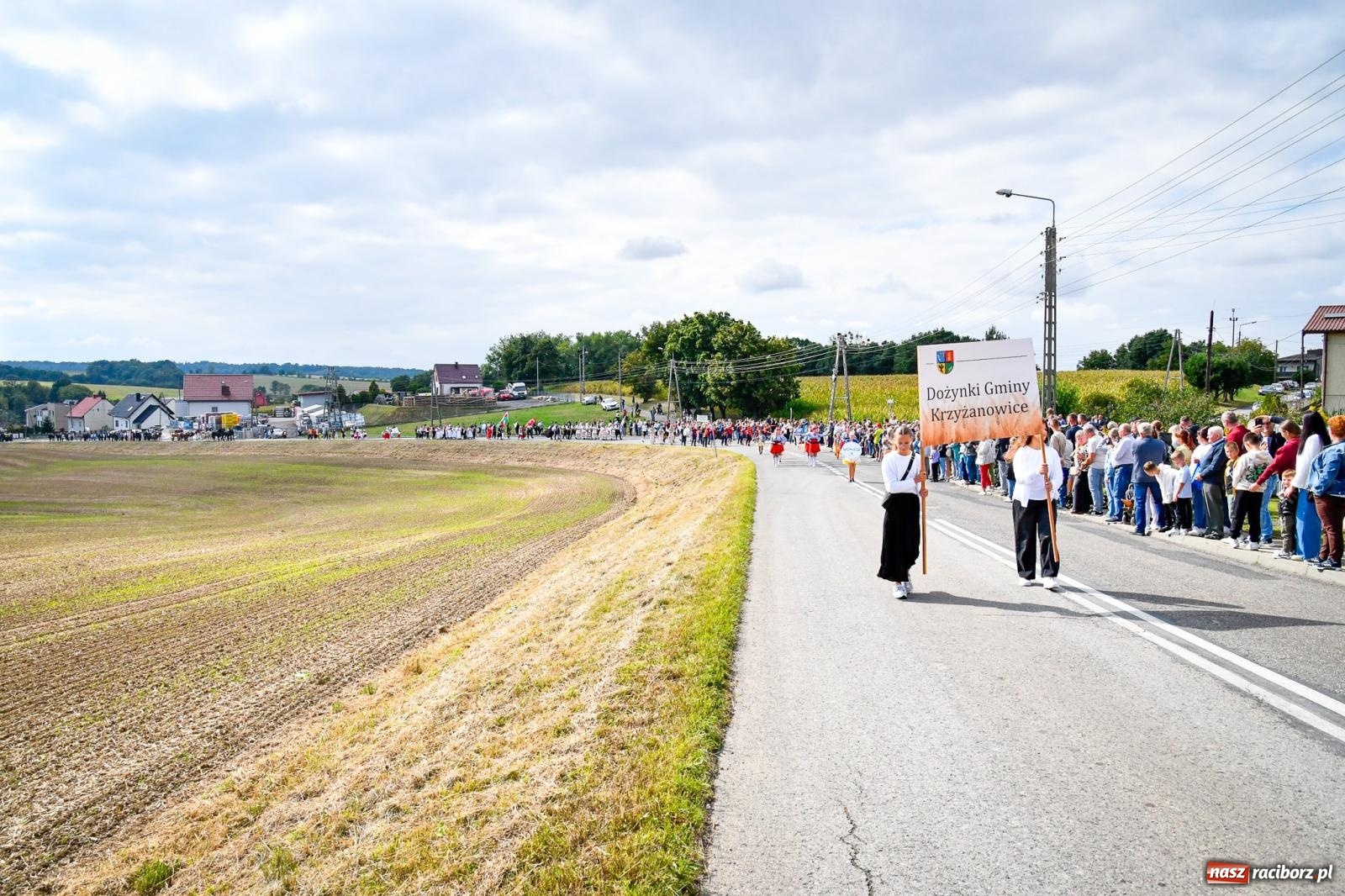 Zdjęcie w galerii na portalu naszraciborz.pl: Dożynki gminy Krzyżanowice w Owsiszczach. Imponujący korowód w międzynarodowym towarzystwie [FOTO i WIDEO] wiadomości z regionu