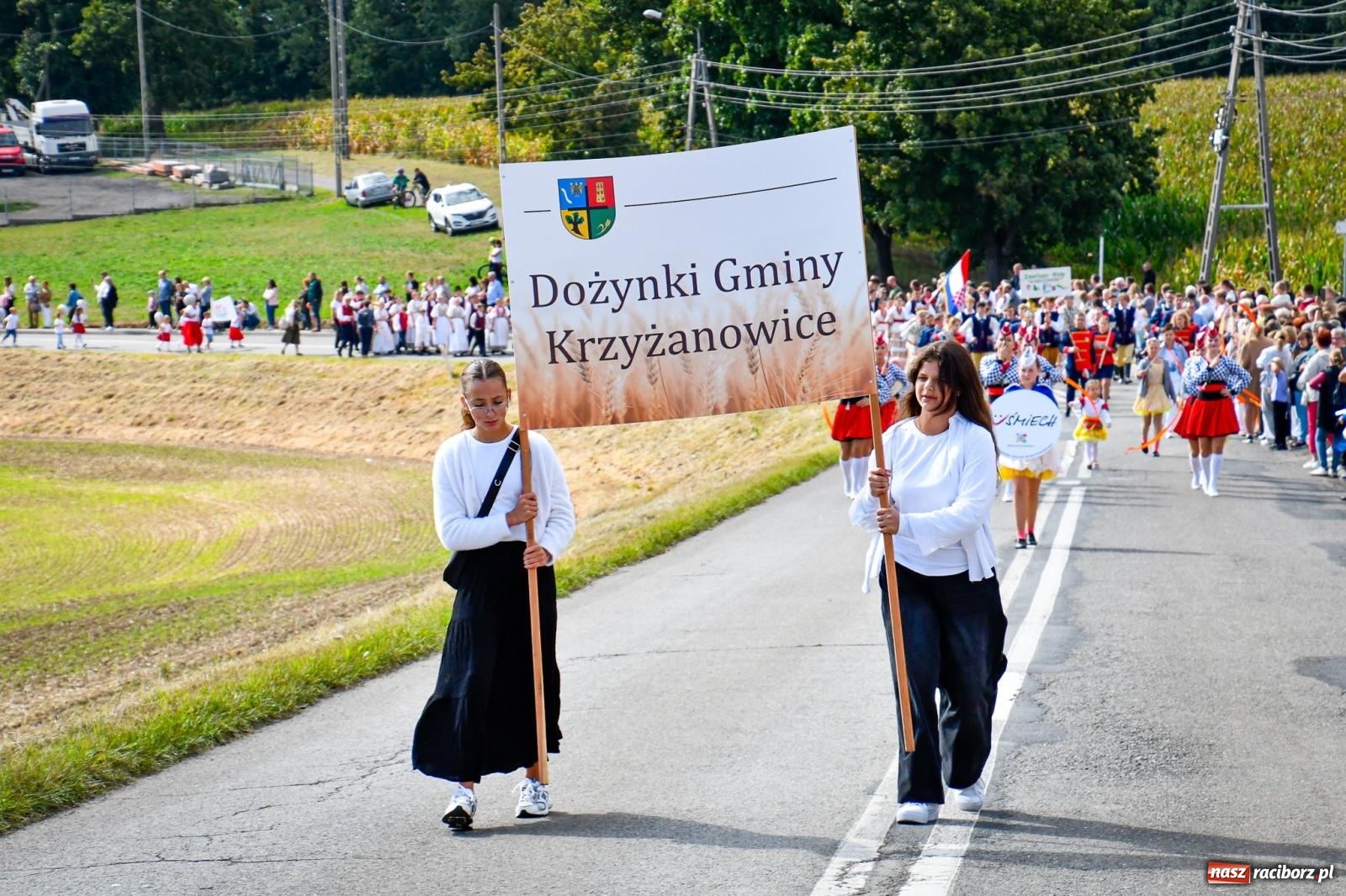 Zdjęcie w galerii na portalu naszraciborz.pl: Dożynki gminy Krzyżanowice w Owsiszczach. Imponujący korowód w międzynarodowym towarzystwie [FOTO i WIDEO] wiadomości z regionu