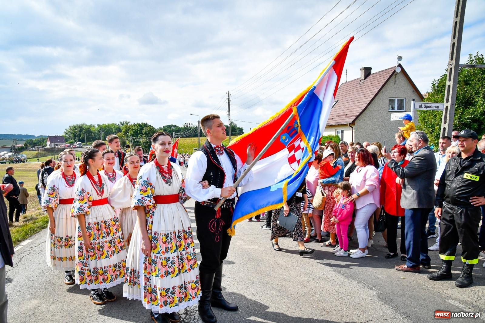 Zdjęcie w galerii na portalu naszraciborz.pl: Dożynki gminy Krzyżanowice w Owsiszczach. Imponujący korowód w międzynarodowym towarzystwie [FOTO i WIDEO] wiadomości z regionu