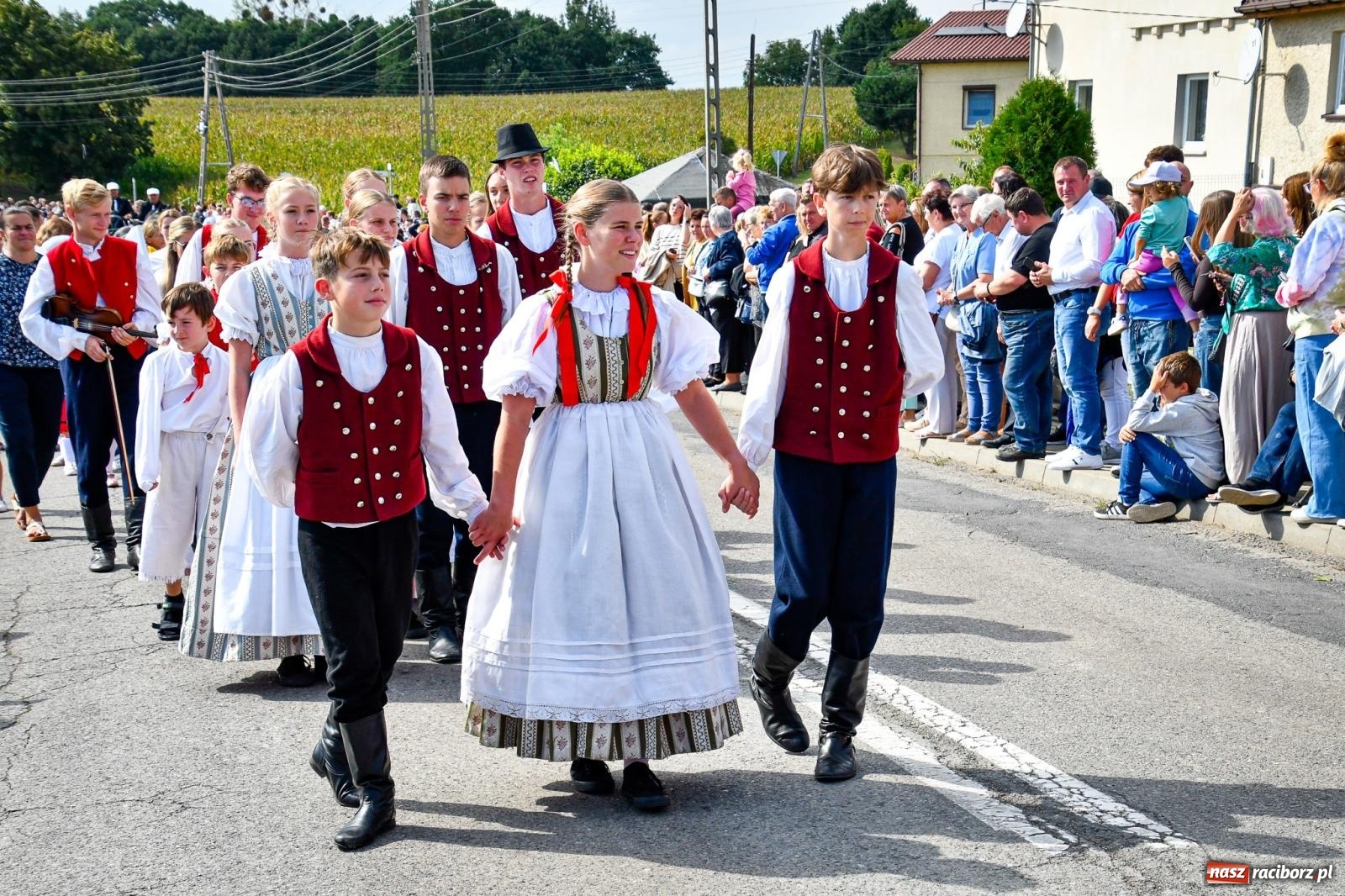 Zdjęcie w galerii na portalu naszraciborz.pl: Dożynki gminy Krzyżanowice w Owsiszczach. Imponujący korowód w międzynarodowym towarzystwie [FOTO i WIDEO] wiadomości z regionu