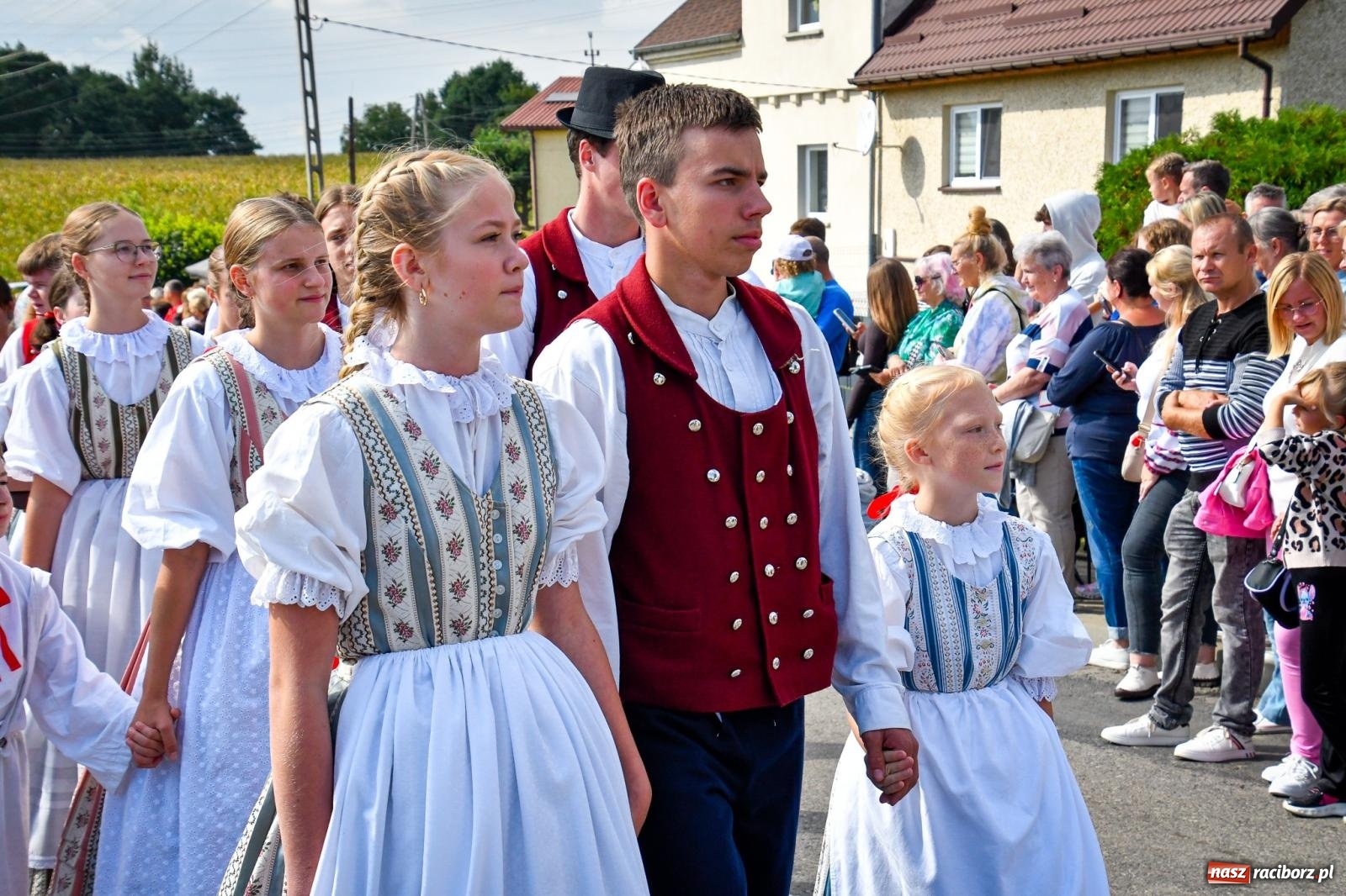 Zdjęcie w galerii na portalu naszraciborz.pl: Dożynki gminy Krzyżanowice w Owsiszczach. Imponujący korowód w międzynarodowym towarzystwie [FOTO i WIDEO] wiadomości z regionu