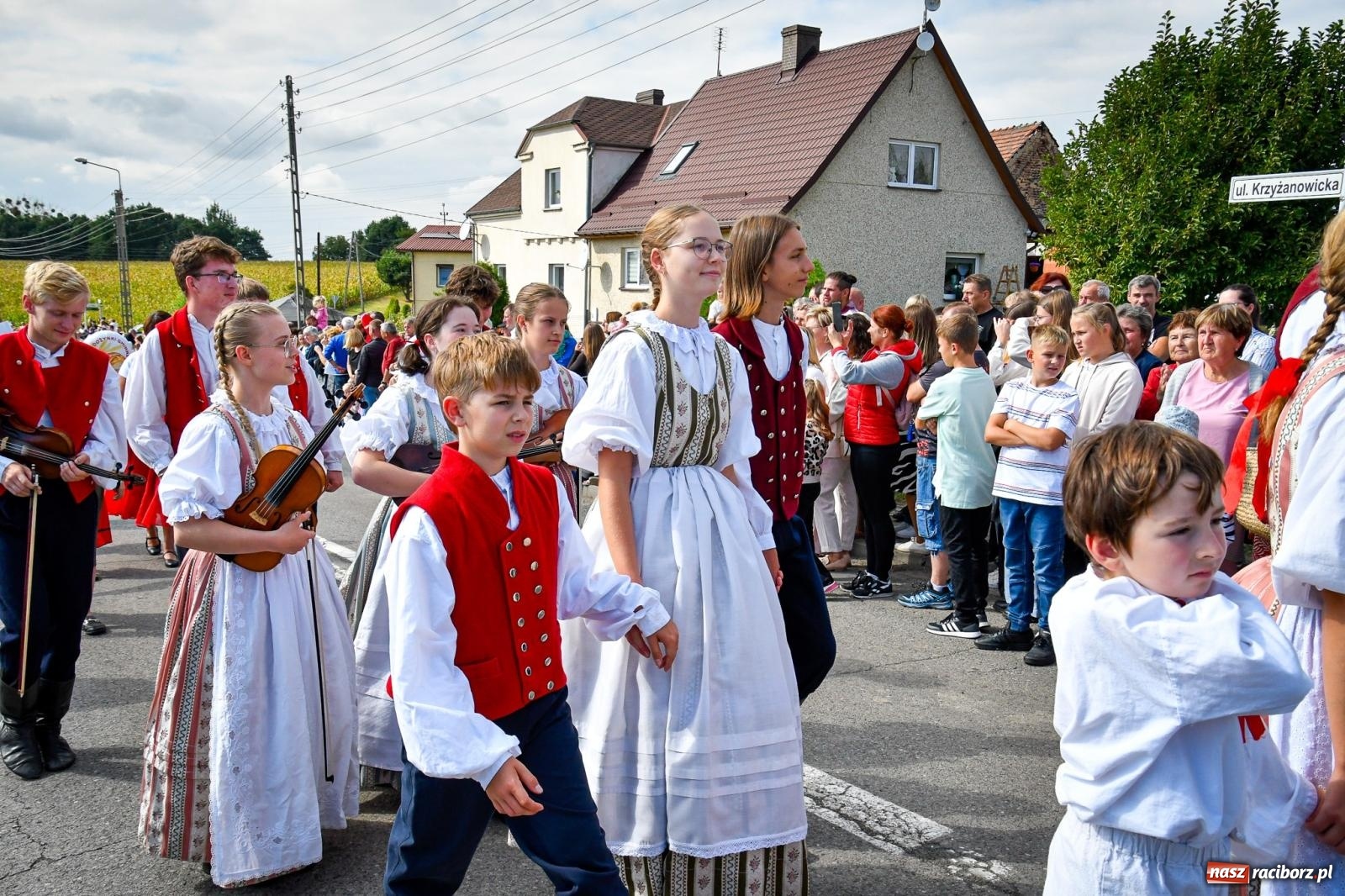 Zdjęcie w galerii na portalu naszraciborz.pl: Dożynki gminy Krzyżanowice w Owsiszczach. Imponujący korowód w międzynarodowym towarzystwie [FOTO i WIDEO] wiadomości z regionu