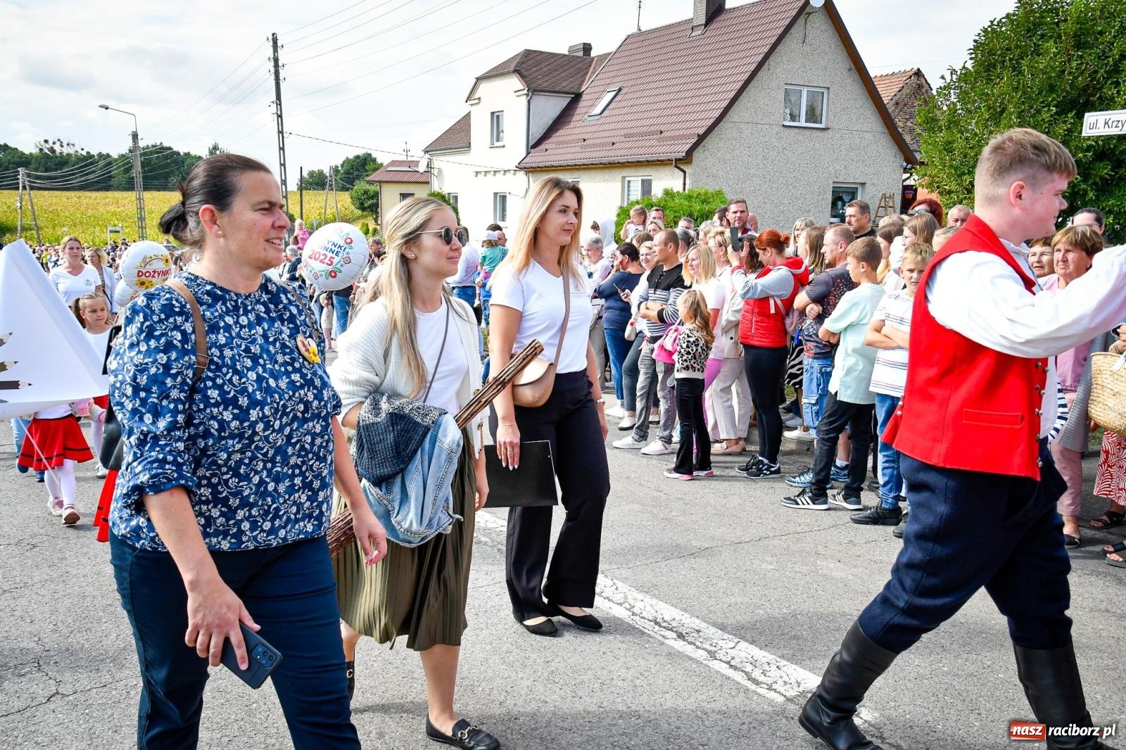 Zdjęcie w galerii na portalu naszraciborz.pl: Dożynki gminy Krzyżanowice w Owsiszczach. Imponujący korowód w międzynarodowym towarzystwie [FOTO i WIDEO] wiadomości z regionu
