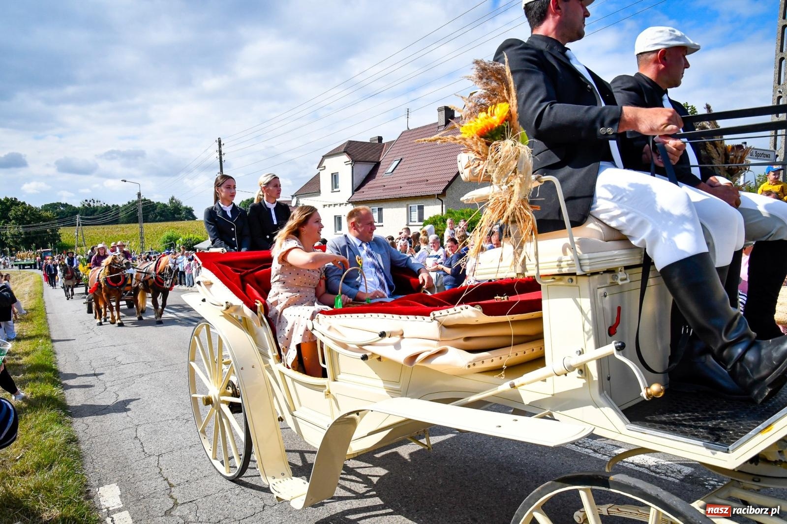 Zdjęcie w galerii na portalu naszraciborz.pl: Dożynki gminy Krzyżanowice w Owsiszczach. Imponujący korowód w międzynarodowym towarzystwie [FOTO i WIDEO] wiadomości z regionu