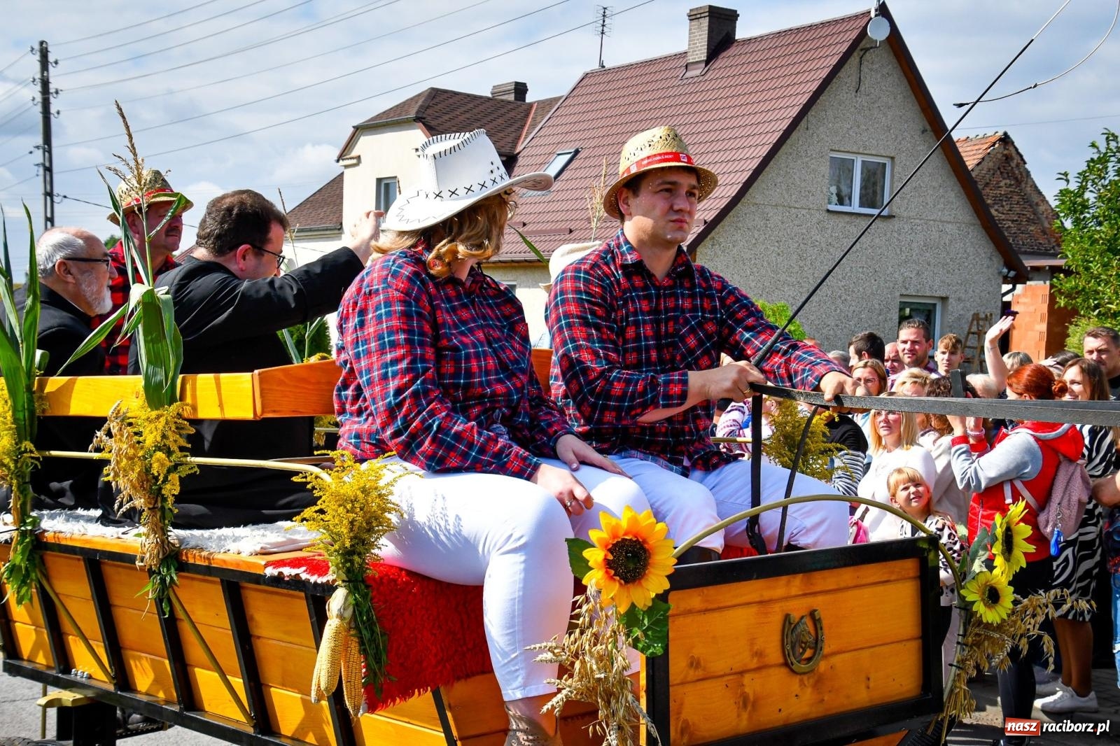 Zdjęcie w galerii na portalu naszraciborz.pl: Dożynki gminy Krzyżanowice w Owsiszczach. Imponujący korowód w międzynarodowym towarzystwie [FOTO i WIDEO] wiadomości z regionu