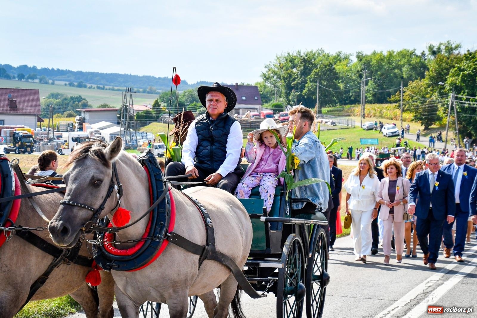 Zdjęcie w galerii na portalu naszraciborz.pl: Dożynki gminy Krzyżanowice w Owsiszczach. Imponujący korowód w międzynarodowym towarzystwie [FOTO i WIDEO] wiadomości z regionu