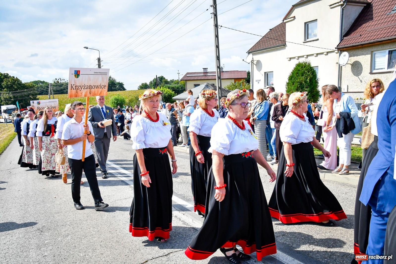 Zdjęcie w galerii na portalu naszraciborz.pl: Dożynki gminy Krzyżanowice w Owsiszczach. Imponujący korowód w międzynarodowym towarzystwie [FOTO i WIDEO] wiadomości z regionu