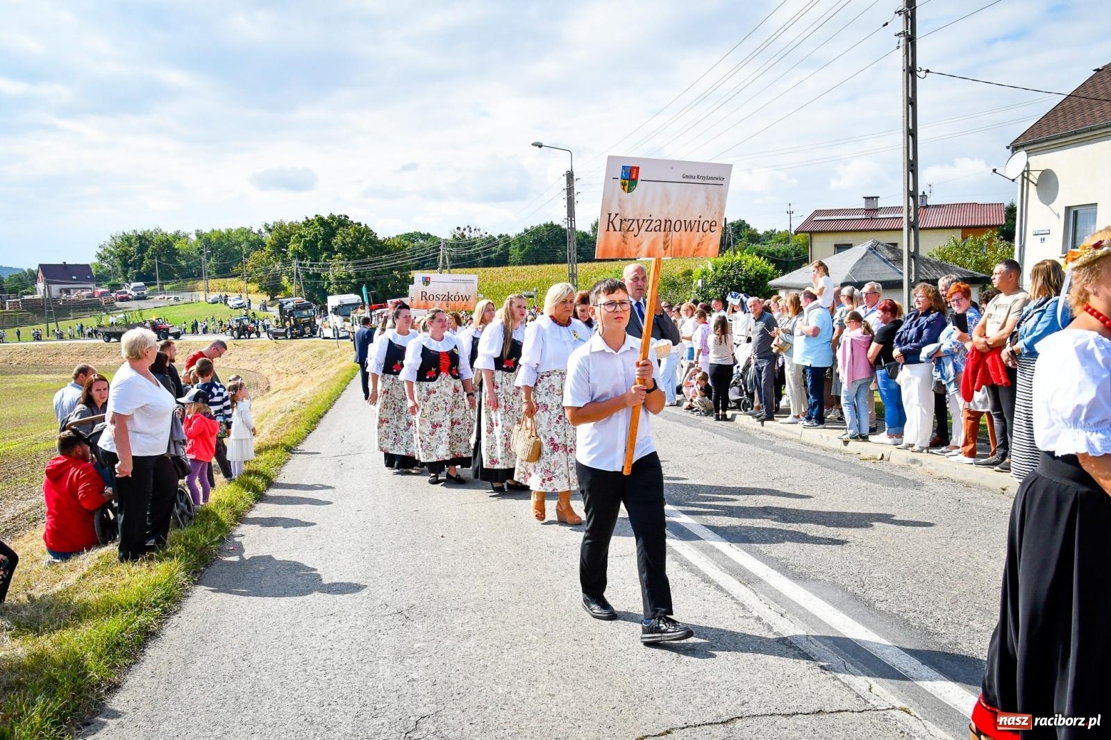 Zdjęcie w galerii na portalu naszraciborz.pl: Dożynki gminy Krzyżanowice w Owsiszczach. Imponujący korowód w międzynarodowym towarzystwie [FOTO i WIDEO] wiadomości z regionu