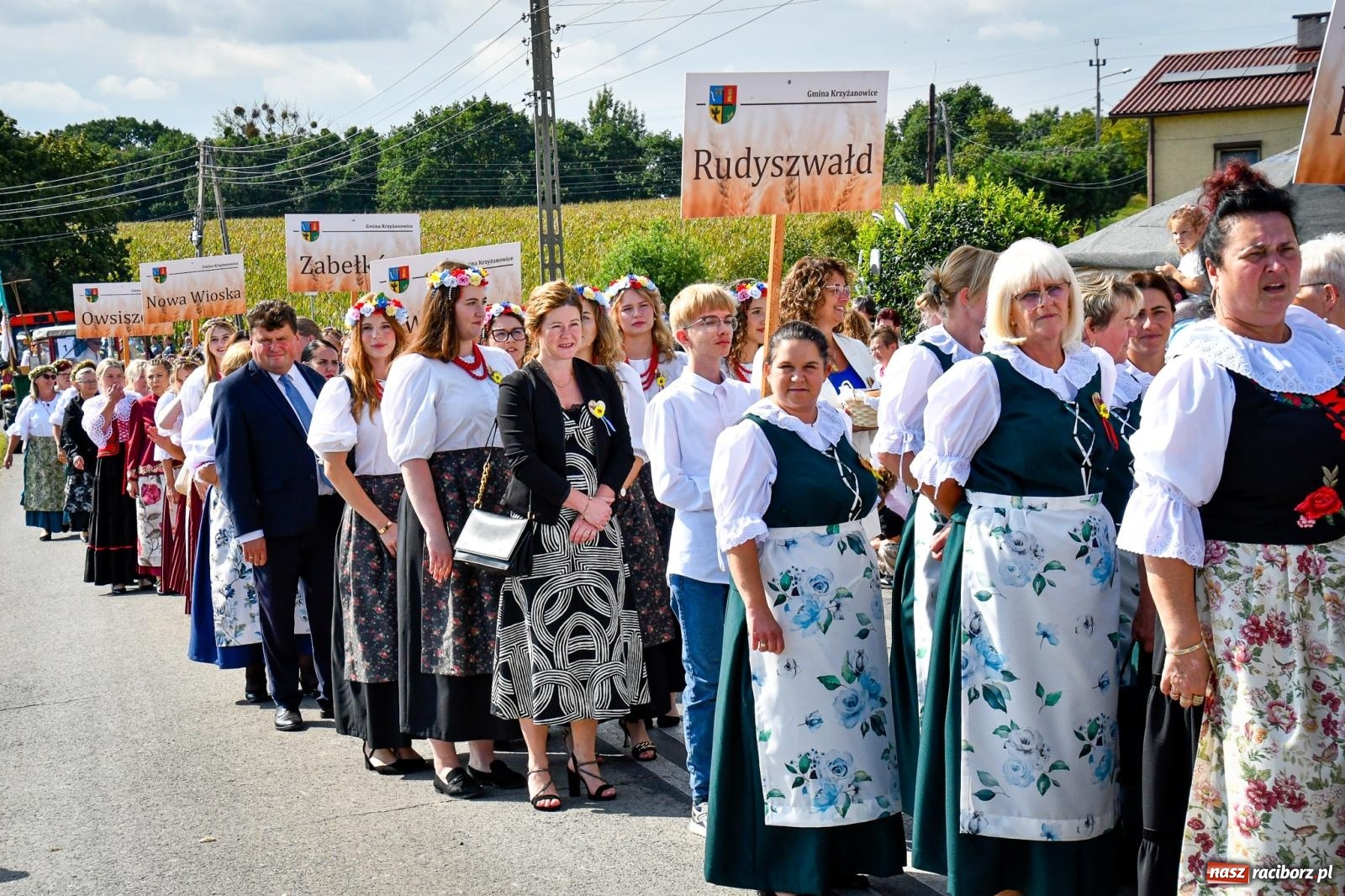 Zdjęcie w galerii na portalu naszraciborz.pl: Dożynki gminy Krzyżanowice w Owsiszczach. Imponujący korowód w międzynarodowym towarzystwie [FOTO i WIDEO] wiadomości z regionu